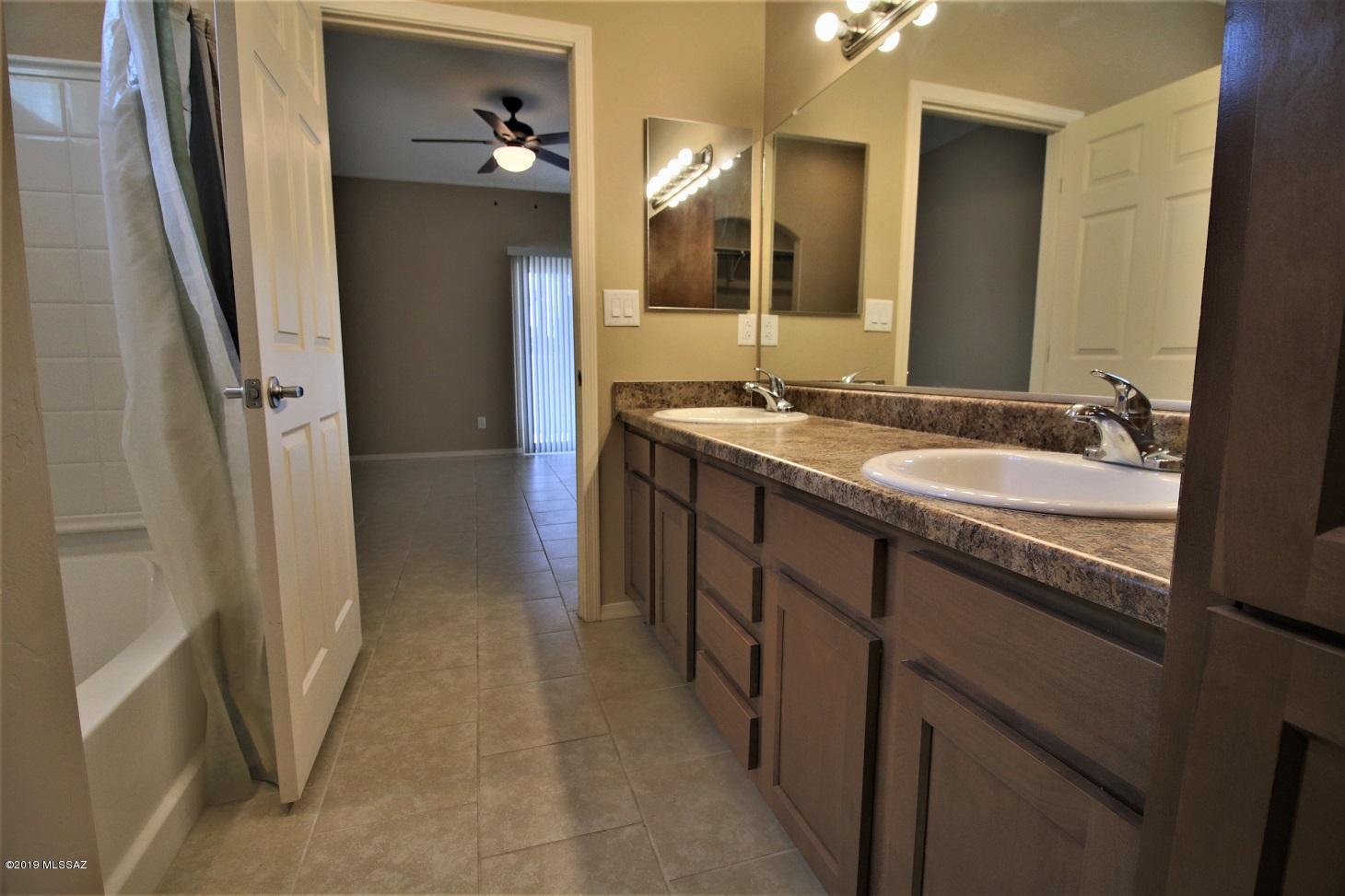 Esperanza Place (1-27) - Residential