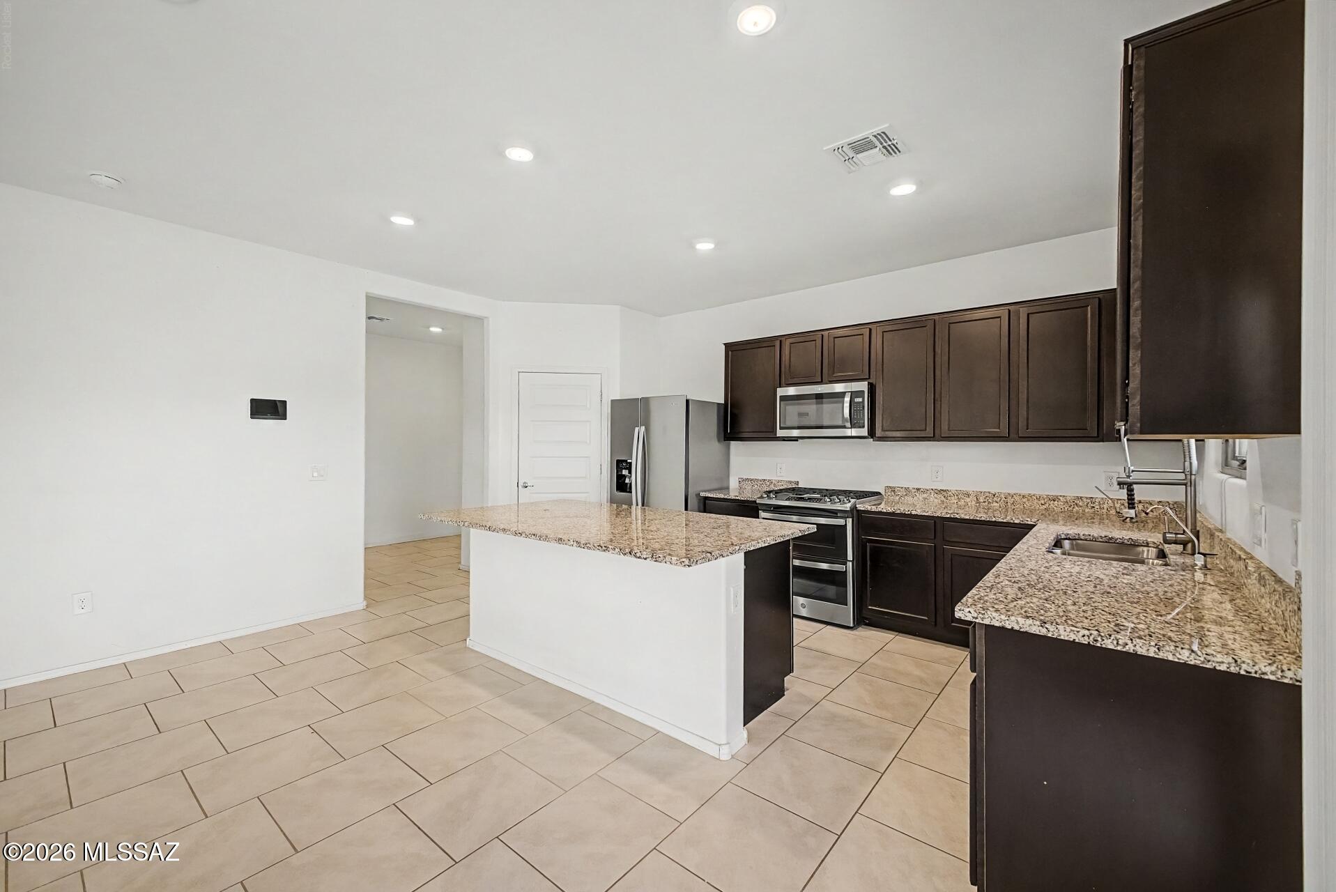 Saguaro Bloom SQ20180540069 - Residential