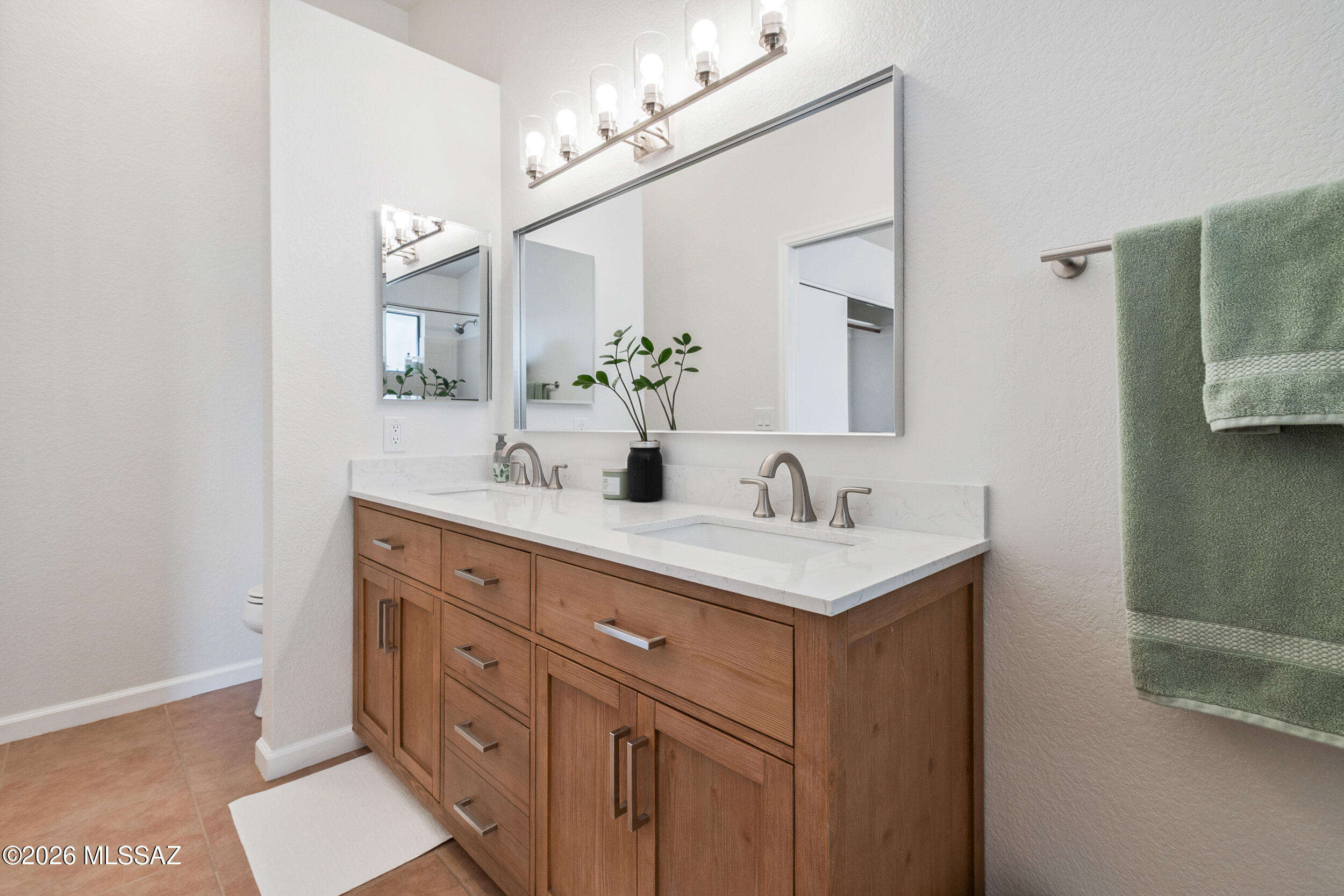 Meadowbrook (270-272, 335-347, 404-409) - Residential