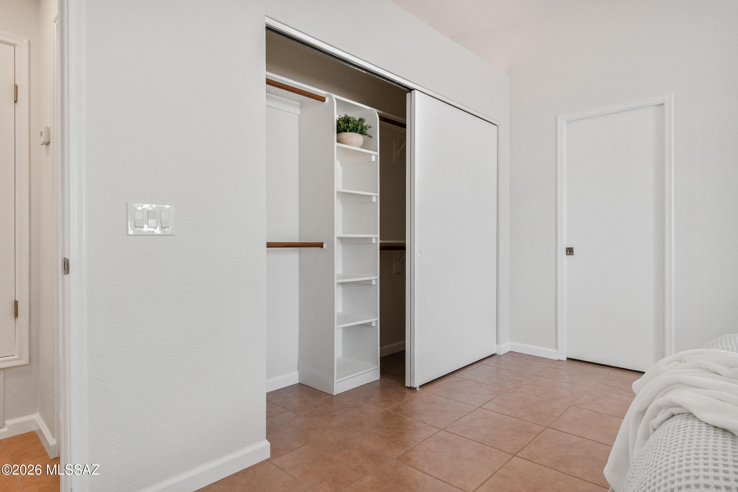 Meadowbrook (270-272, 335-347, 404-409) - Residential
