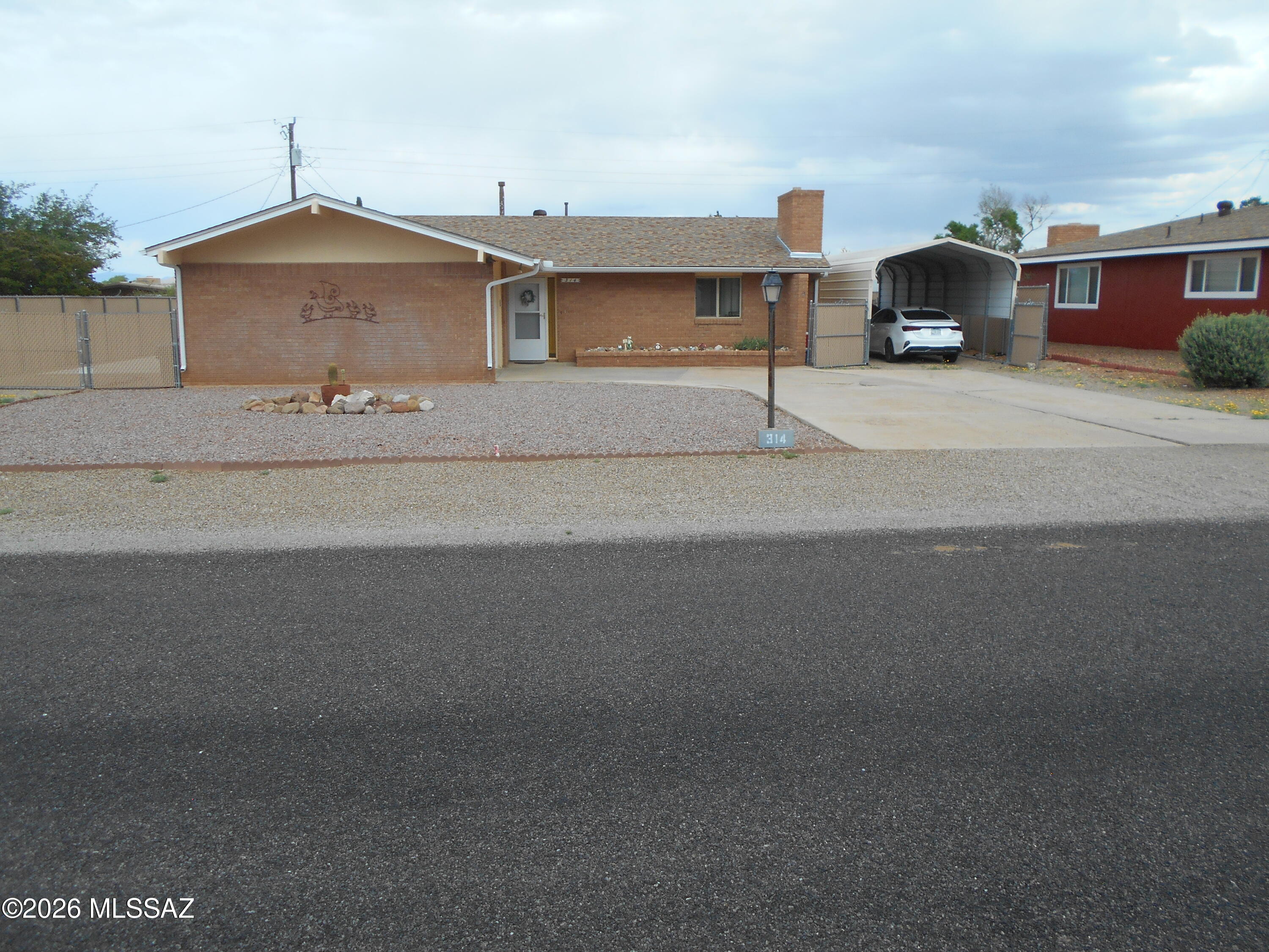Beautifully maintained 2bd, 2bath home in the quiet community of Sunsites in lovely southern Arizona. Great for a family home with a large fenced back yard, or an affordable place to retire and relax. The Dragoon Mountains and Cochise Stronghold is just a short drive for hiking, rock climbing, or meditating and being one with nature. So many opportunities to enjoy the great outdoors nearby, and to soak up the rich history of the American Southwest. This friendly community offers shopping, restaurants, activities and everything you need for a relaxing, and convenient lifestyle. This home is priced to sell, so don't wait too long to make it yours!