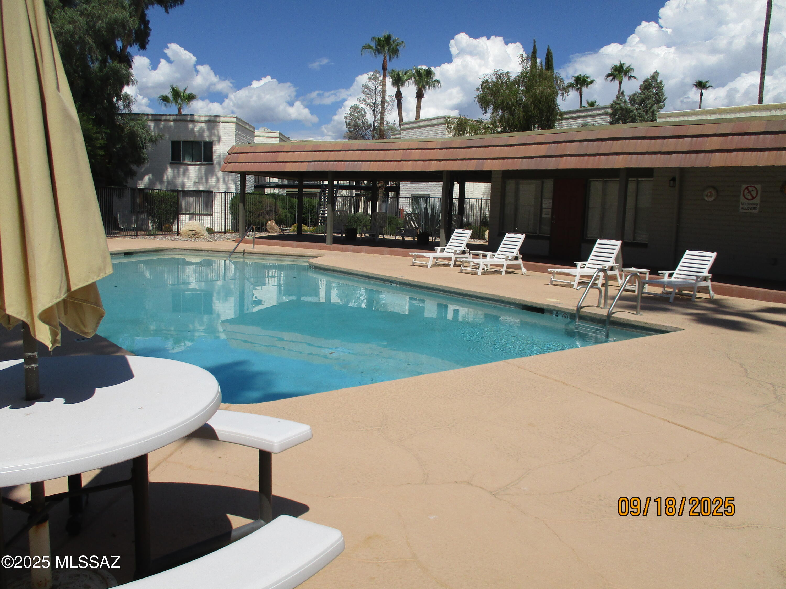 Spacious Upstairs 1 Bedroom and 1 & 1/2 bath with a den.  Great lighting through out.  Patio overlooks green space, Complex has a pool, spa, laundry and a community center.
