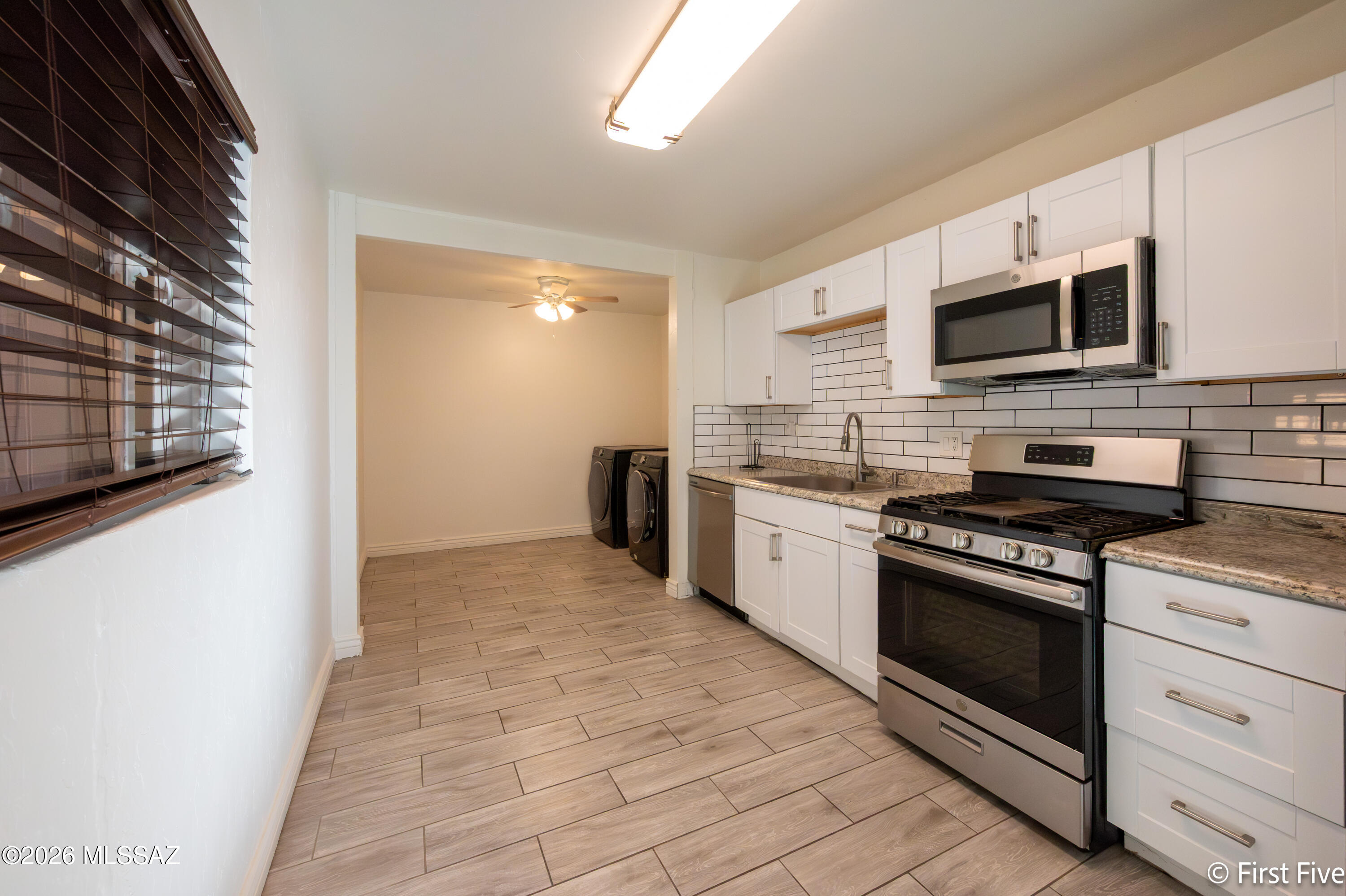 Country Club Park - Residential Lease