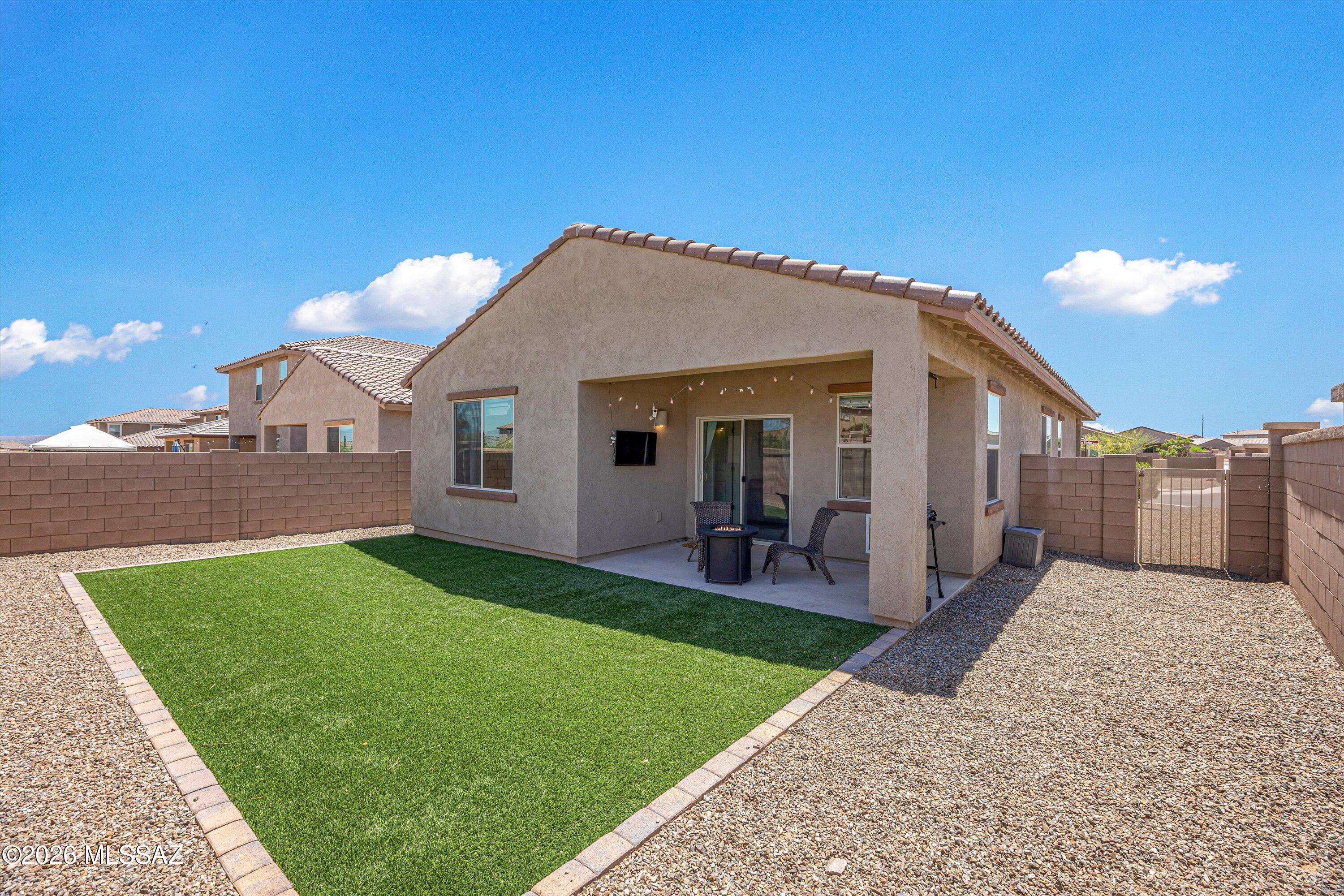 Entrada Del Pueblo - Residential Lease