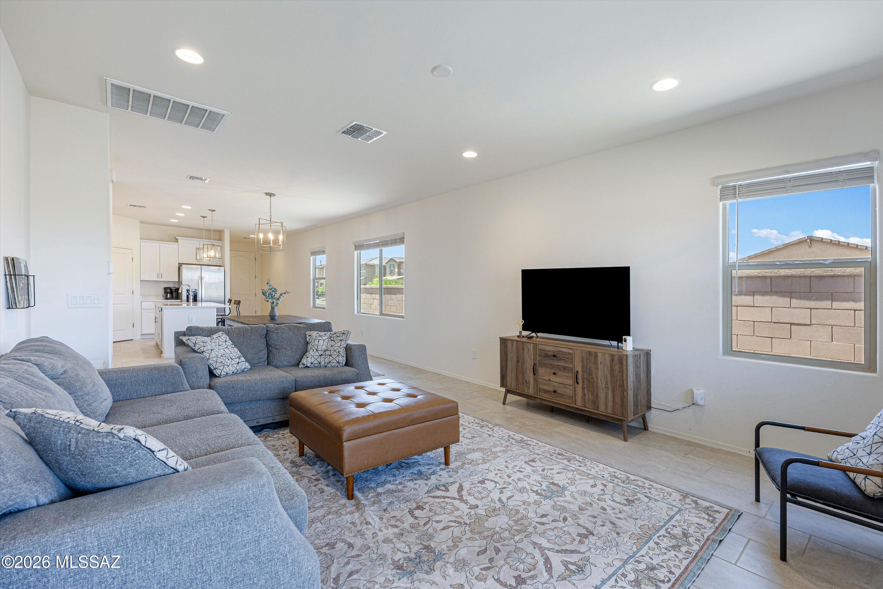 Entrada Del Pueblo - Residential Lease