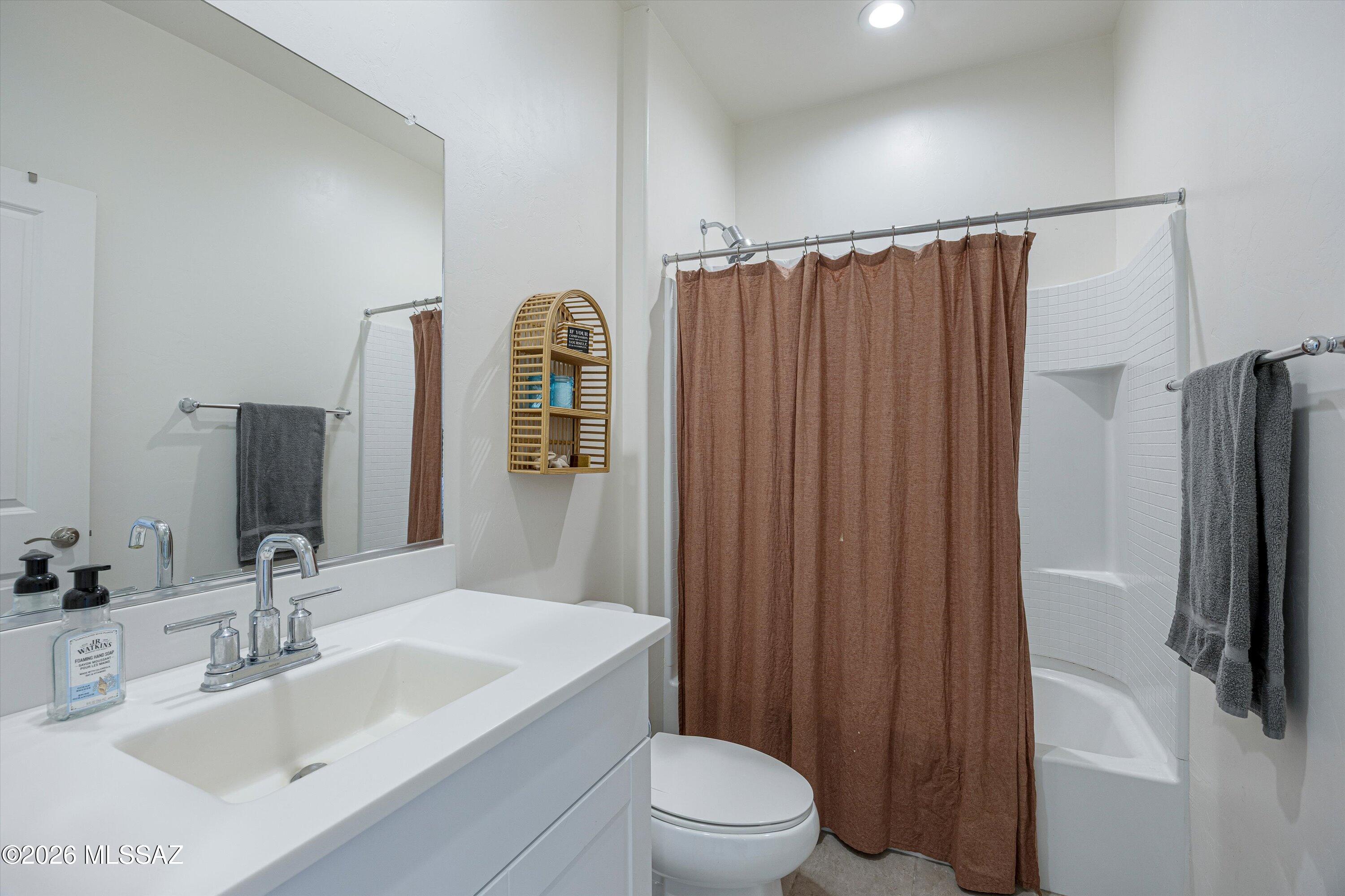 Entrada Del Pueblo - Residential Lease