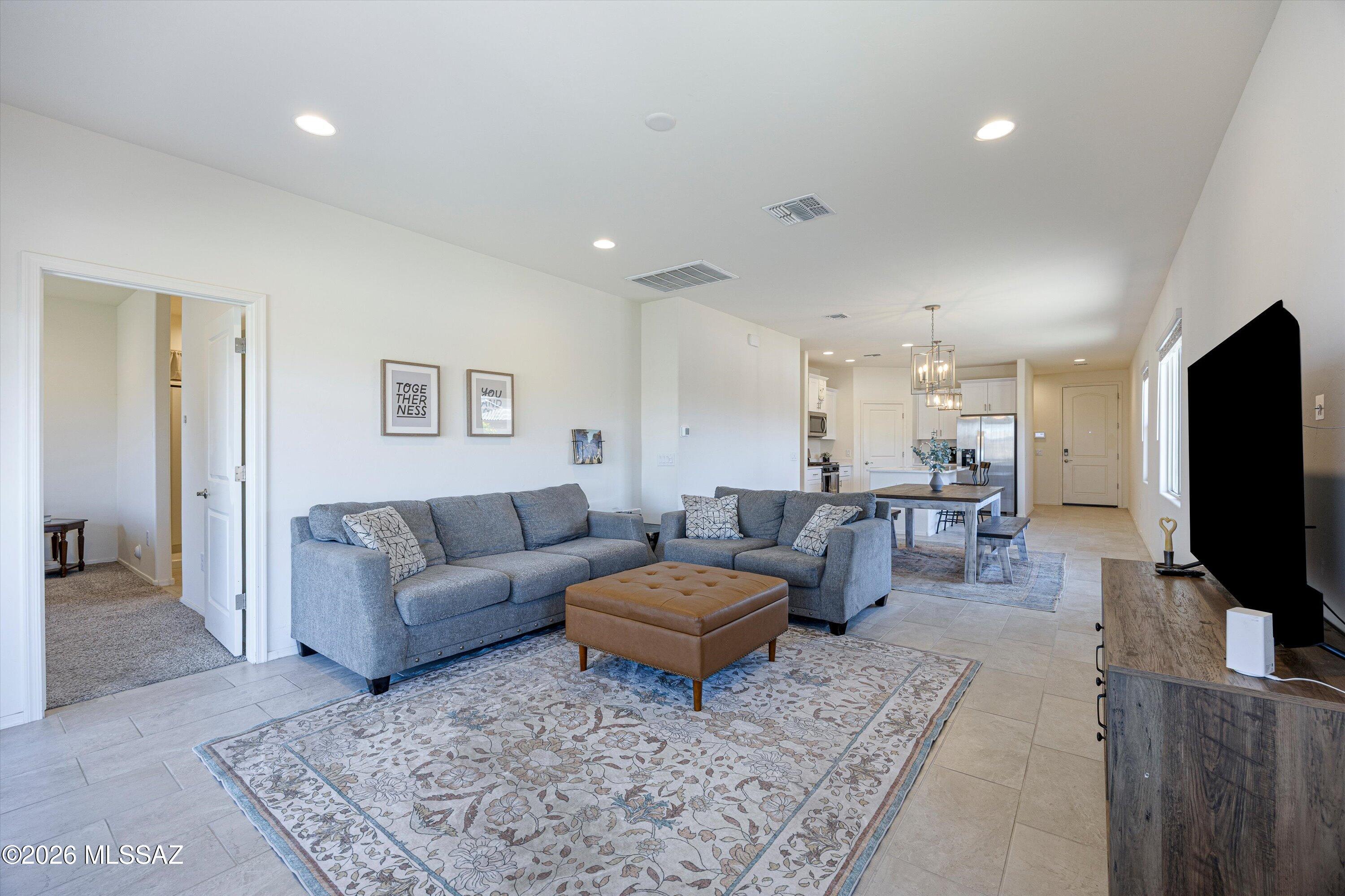 Entrada Del Pueblo - Residential Lease