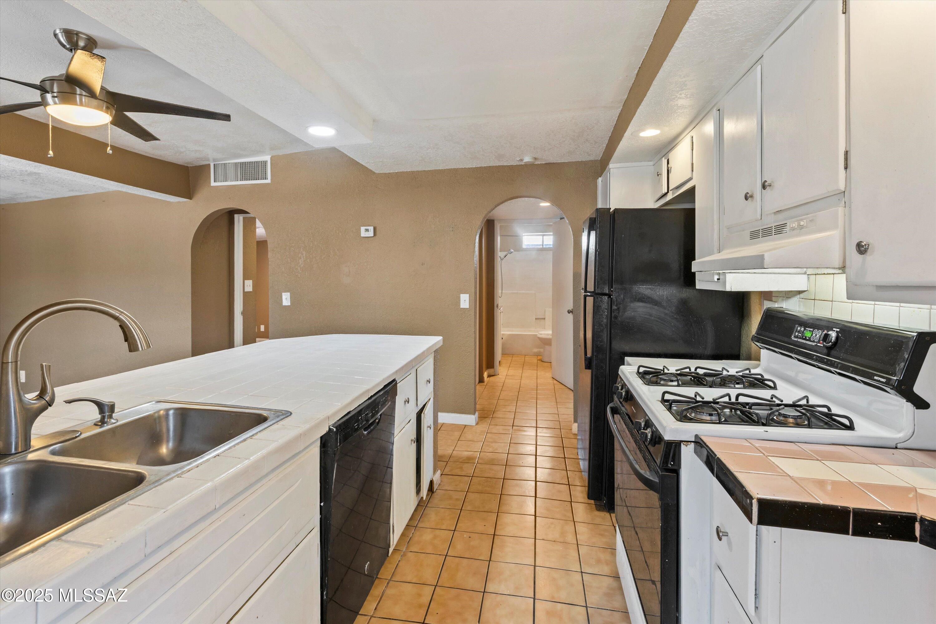 Otilias Limberlost Manor (1-24) - Residential