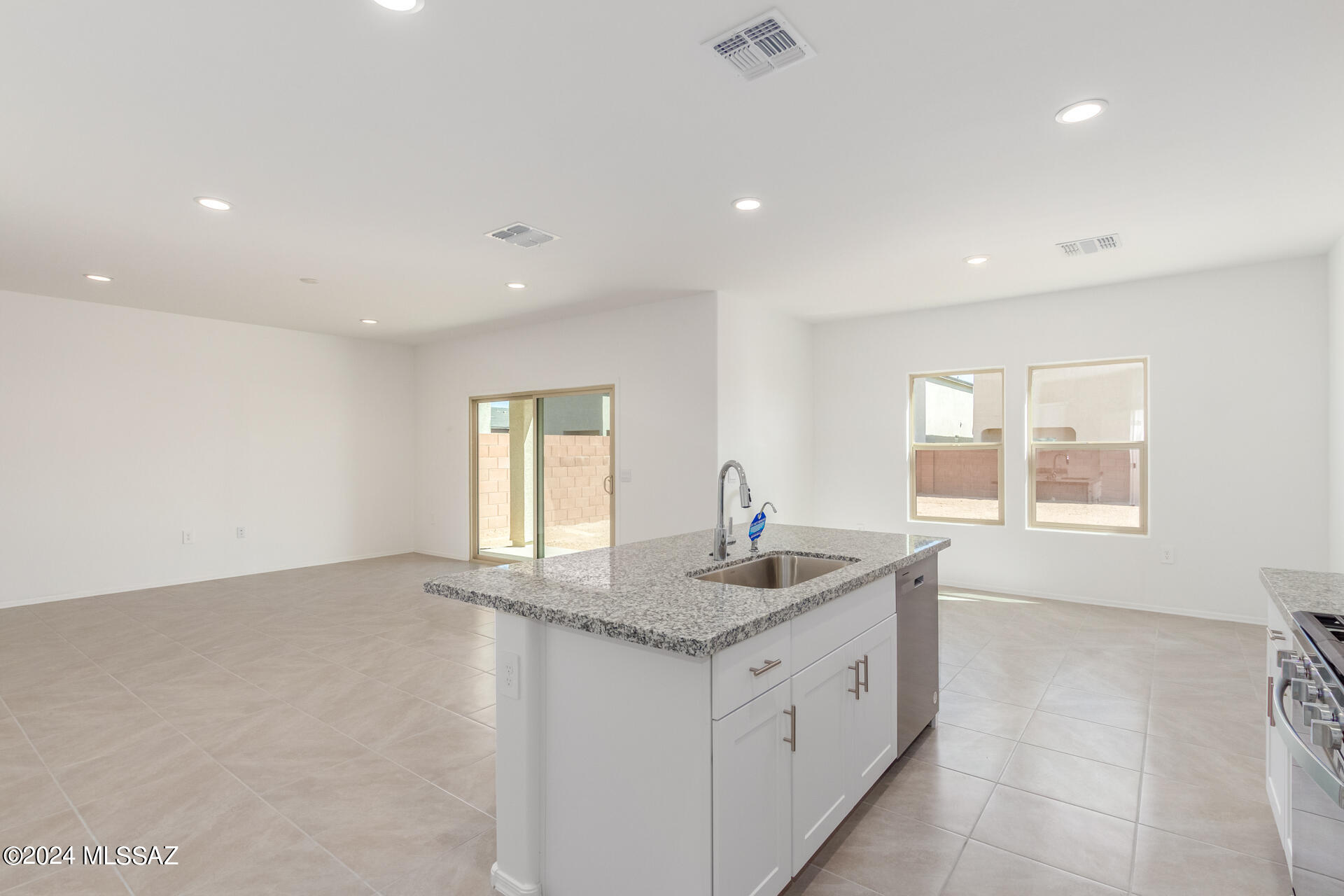 Saguaro Bloom SQ20180540069 - Residential