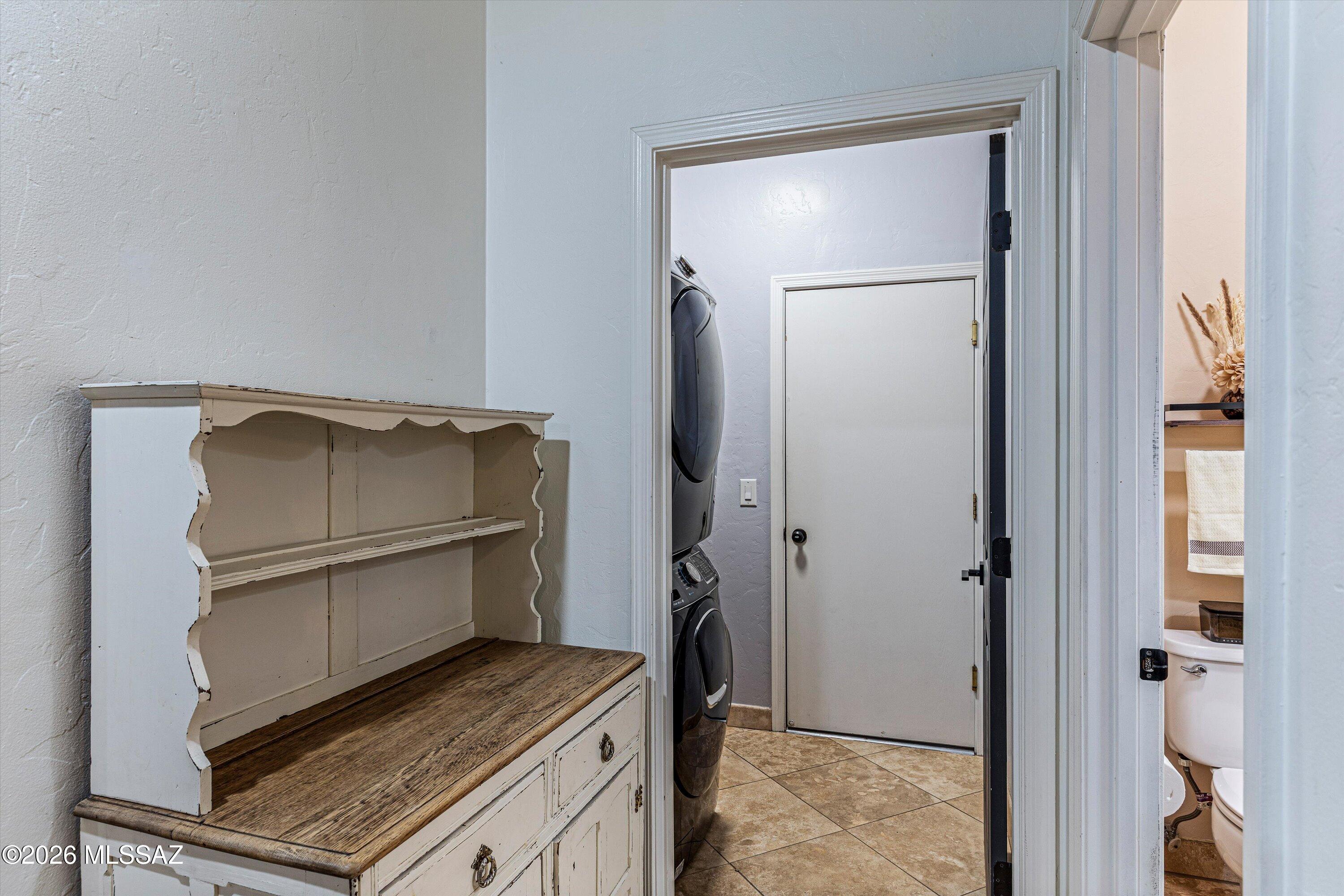 Black Horse (1-411) - Residential