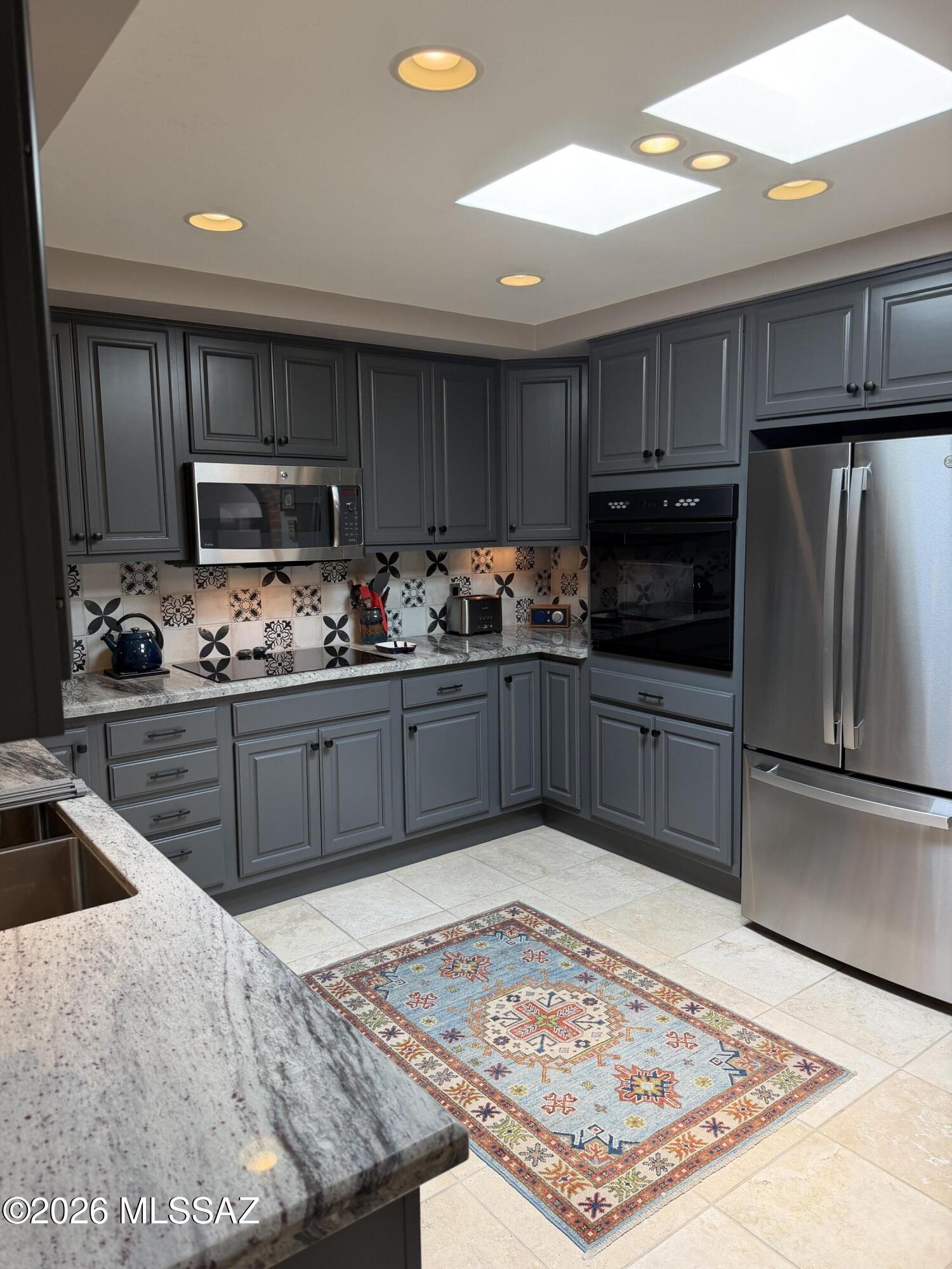 Beautiful Skyline Country Club Vivienda. Nicely updated. On the golf course.