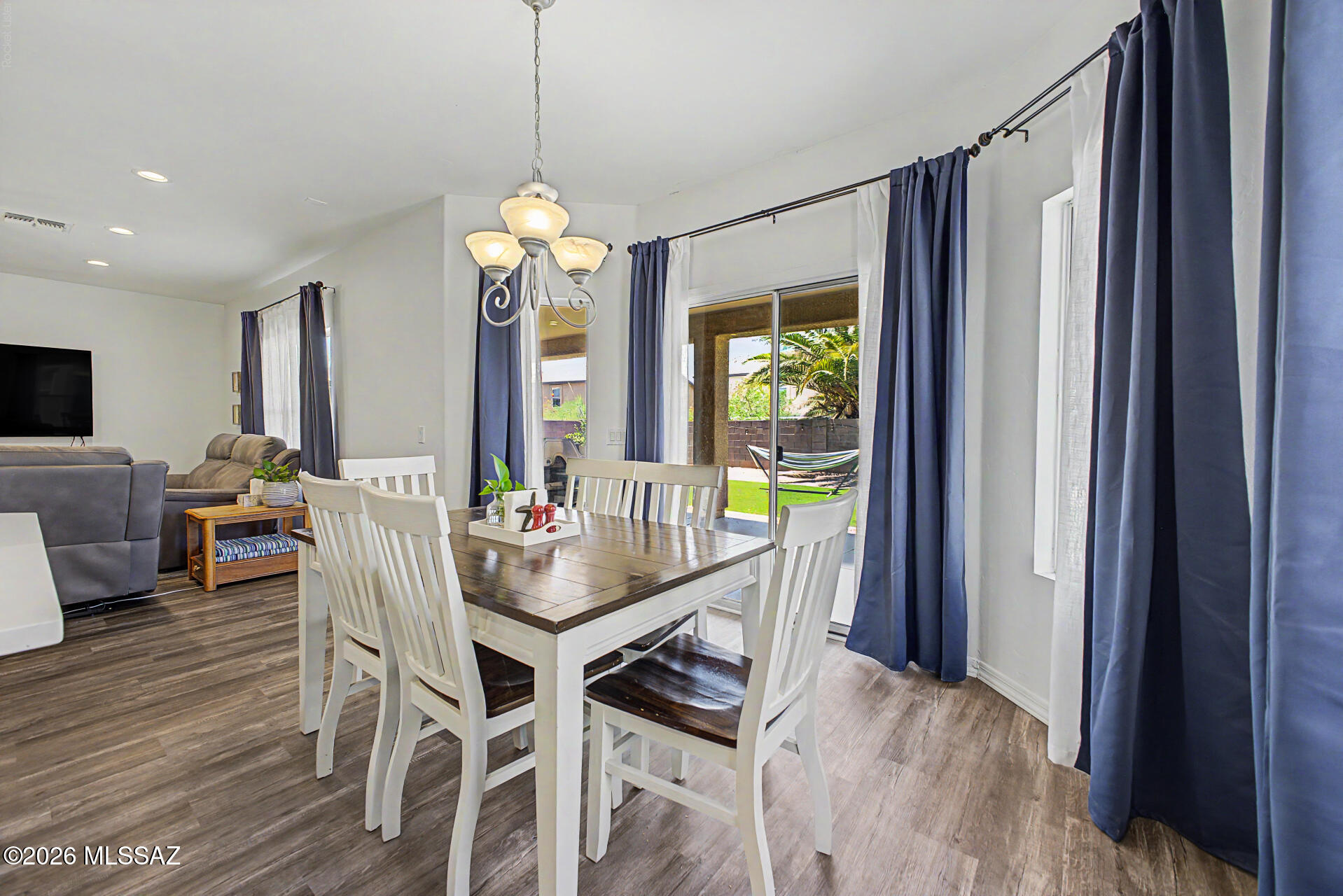 Black Horse (1-411) - Residential