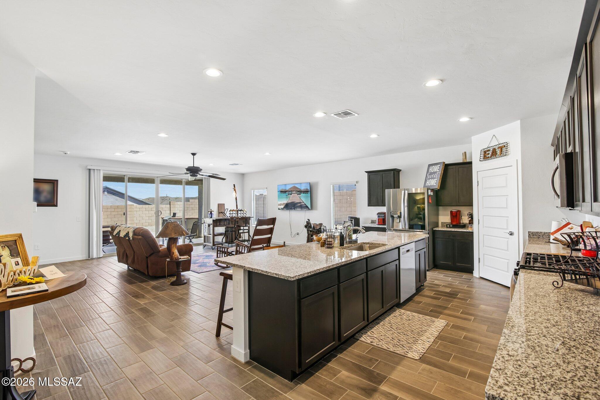 New Tucson Unit NO. 8 (1-455) - Residential Lease