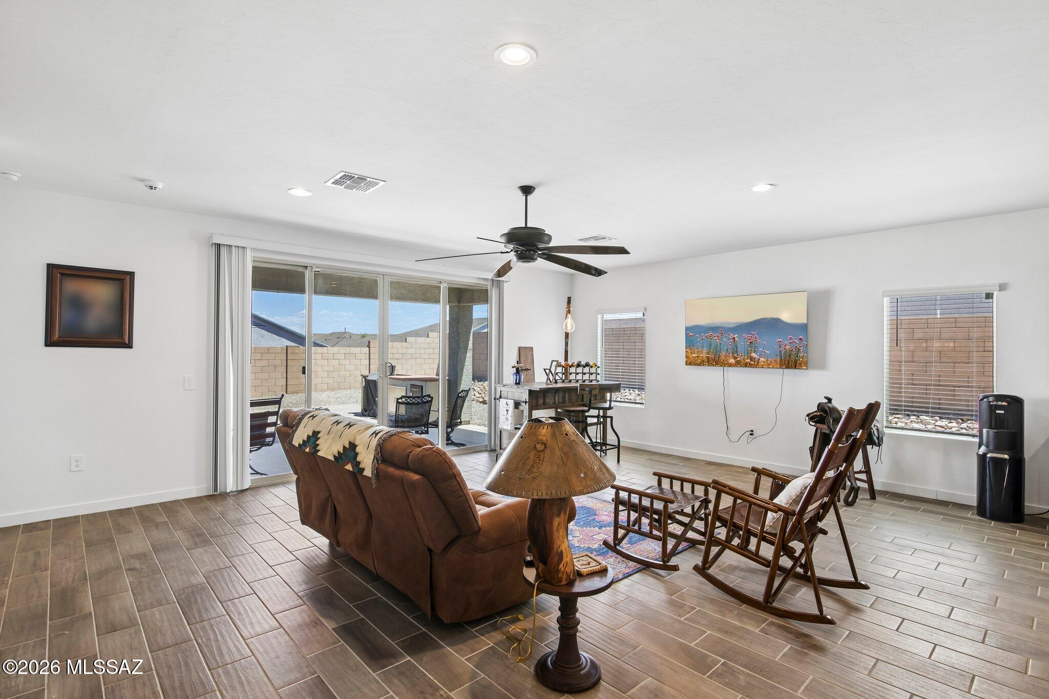 New Tucson Unit NO. 8 (1-455) - Residential Lease
