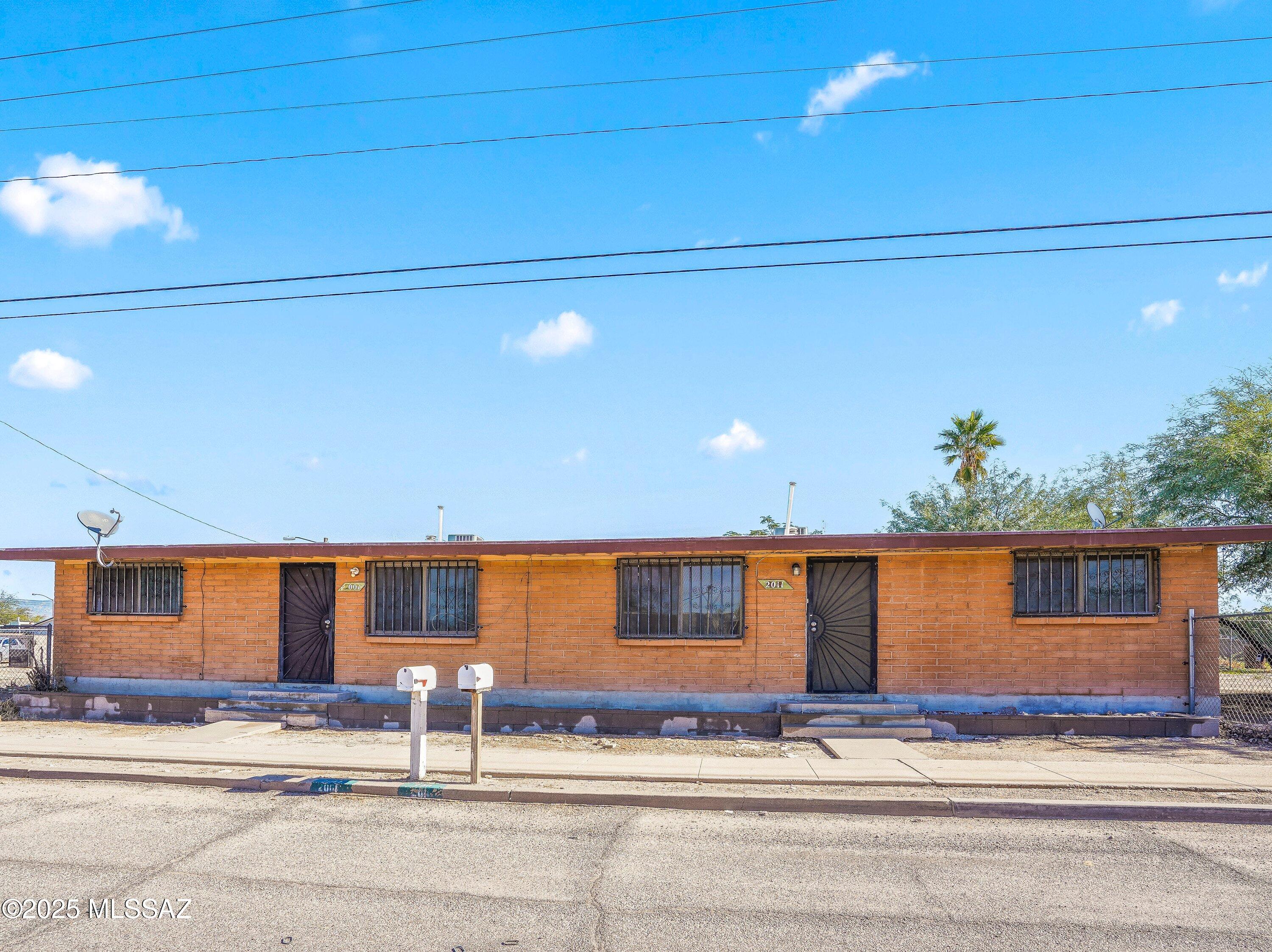 Welcome to this versatile 1-story duplex offering 1,565 sq ft on a huge 6,970 sq ft lot. This home is perfect for living in one unit while fixing up the adjoining unit. With your improvements, rental opportunity is strong or use it for multi-generational living. Easy access to nearby shopping, local markets, and everyday essentials that are within walking distance. Popular dining options, grocery stores, and retail centers along S 6th Avenue are just minutes away, making this location ideal for those who value both neighborhood charm and practical accessibility. Close to schools, parks, major roadways, and public transportation, this property combines functionality with tremendous potential. The property is within a strong rental corridor with steady demand and low taxes. A rare opportunity for cash flow, flexibility and future growth opportunities