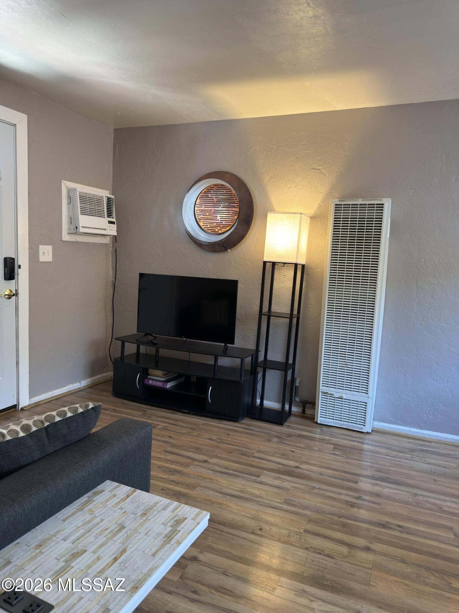 Country Club Manor - Residential Income