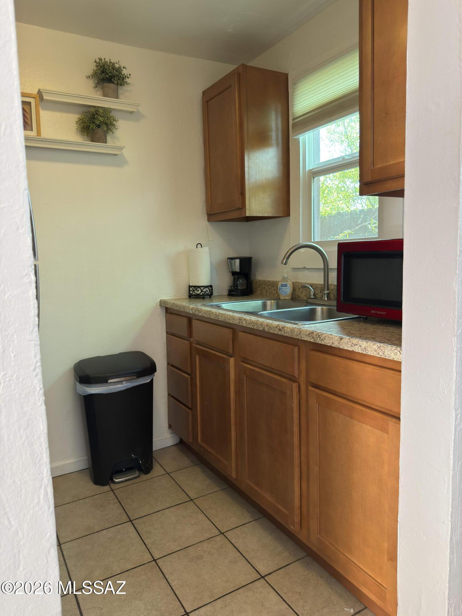 Country Club Manor - Residential Income