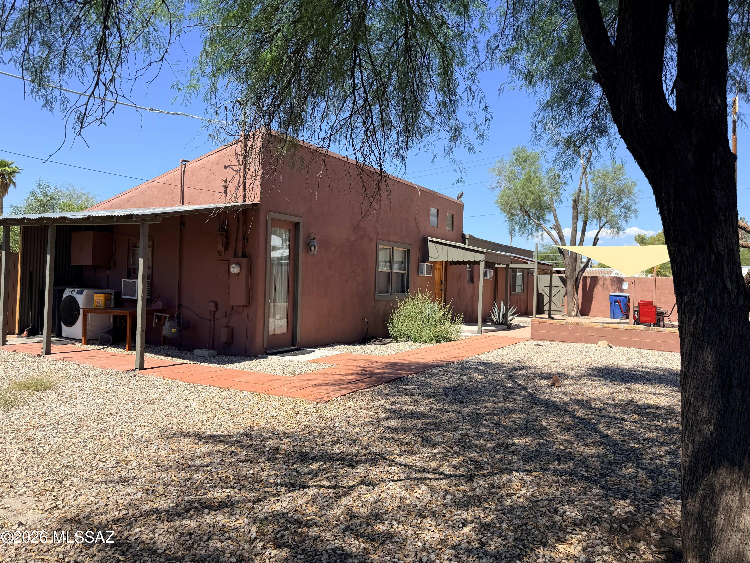 Country Club Manor - Residential Income