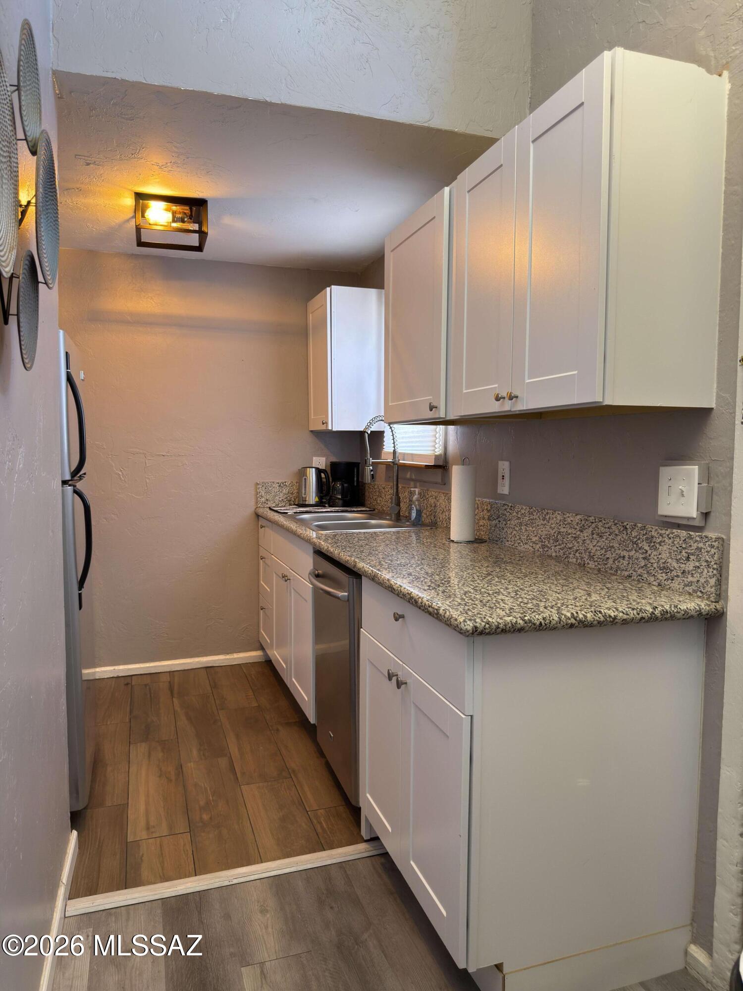 Country Club Manor - Residential Income