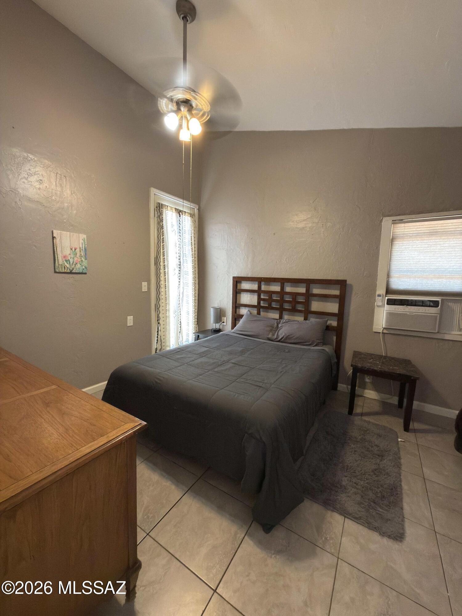 Country Club Manor - Residential Income