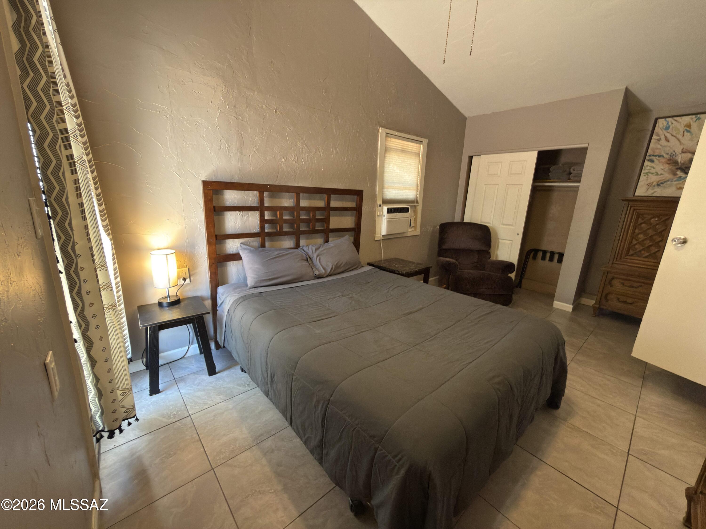 Country Club Manor - Residential Income