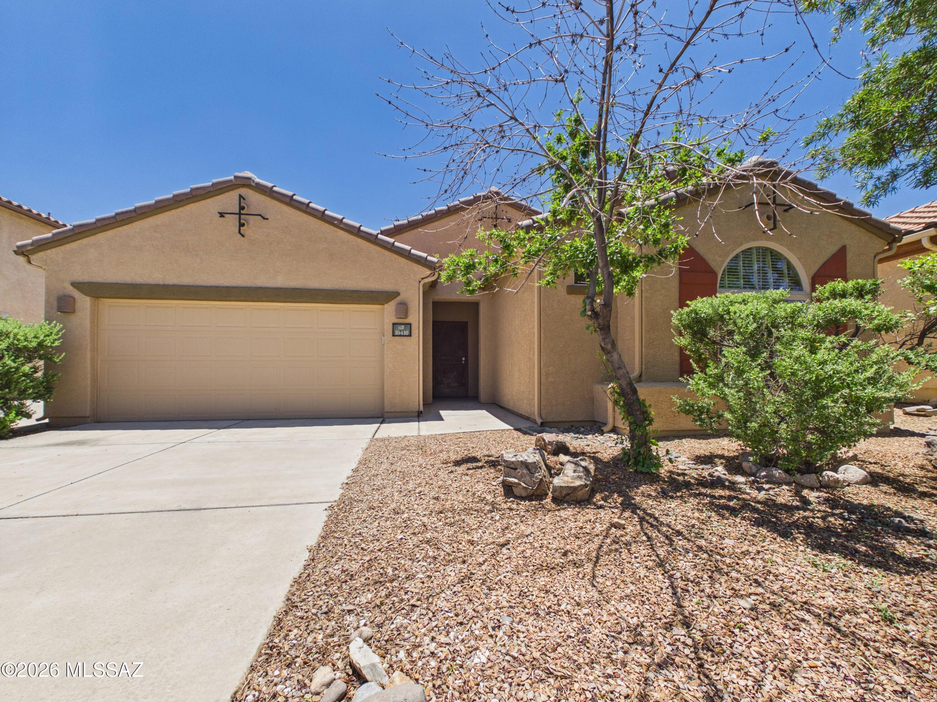 Move-in ready 3-bedroom, 2-bath home in the desirable Sierra Morado community. This spacious single-story floor plan offers over 1,500 sq ft of comfortable living space with an open-concept design, fresh interior updates, and abundant natural light. The bright kitchen features ample cabinetry, generous counter space, and room for casual dining. The primary suite includes a walk-in closet and private bath. Enjoy outdoor living in the fully landscaped backyard with a covered patio, perfect for relaxing or entertaining. Residents have access to community amenities including a pool, recreation center, walking trails, and sports courts. Conveniently located near shopping, dining, parks, and within the highly regarded Vail School District