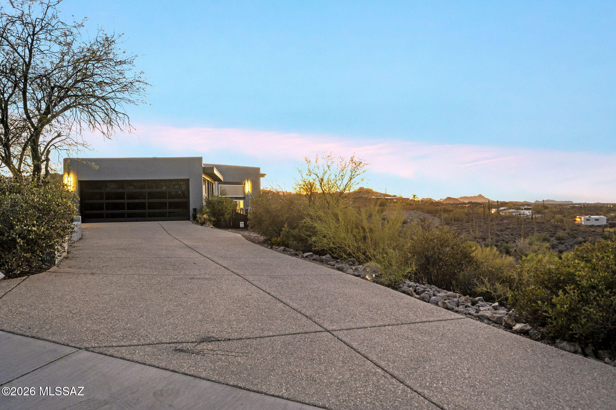 Vista De La Sierra De Dios - Residential