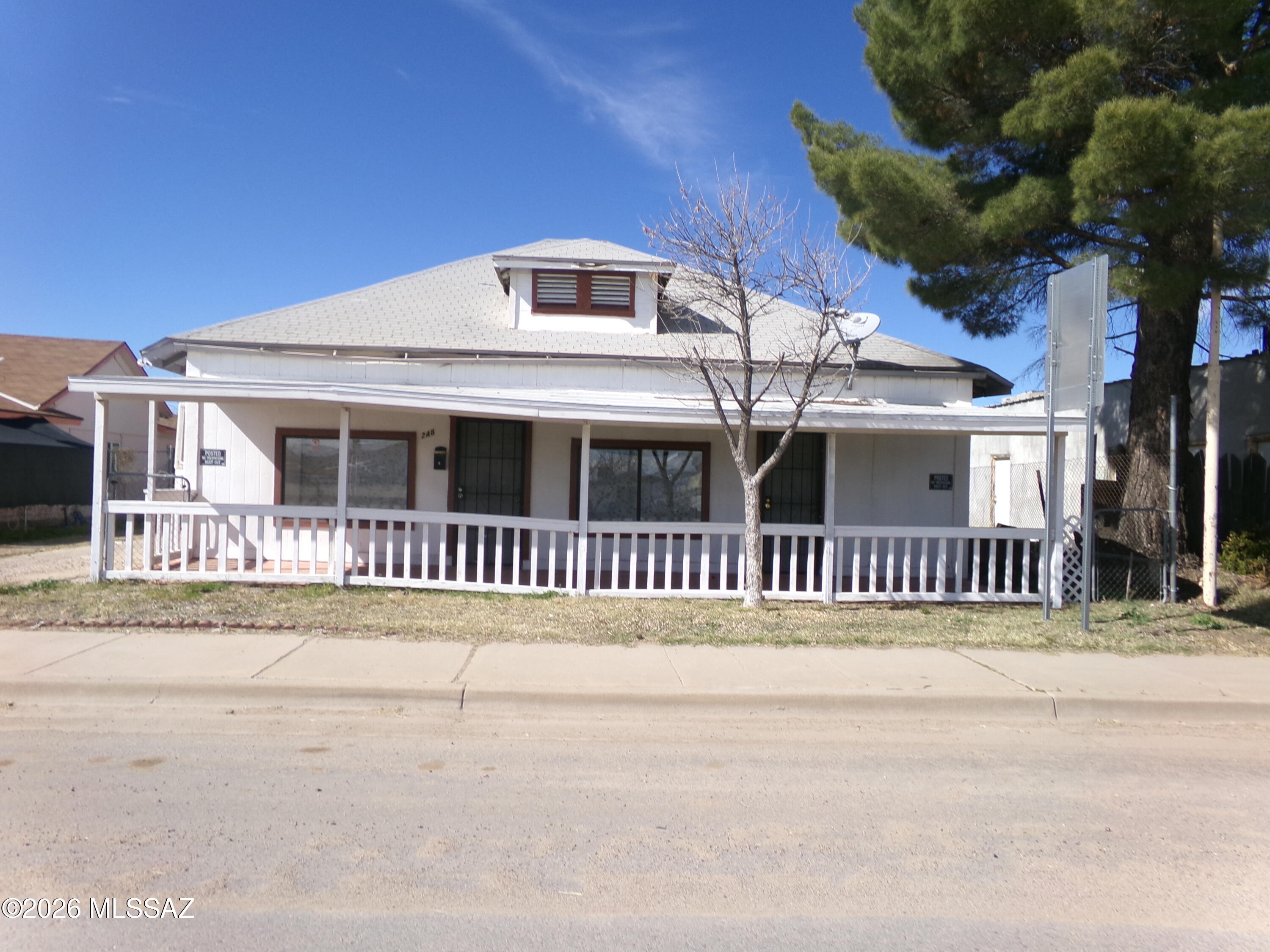 Large 1 bedroom 1 bath home on Haskell Avenue in Willcox, AZ. Home needs a little TLC.