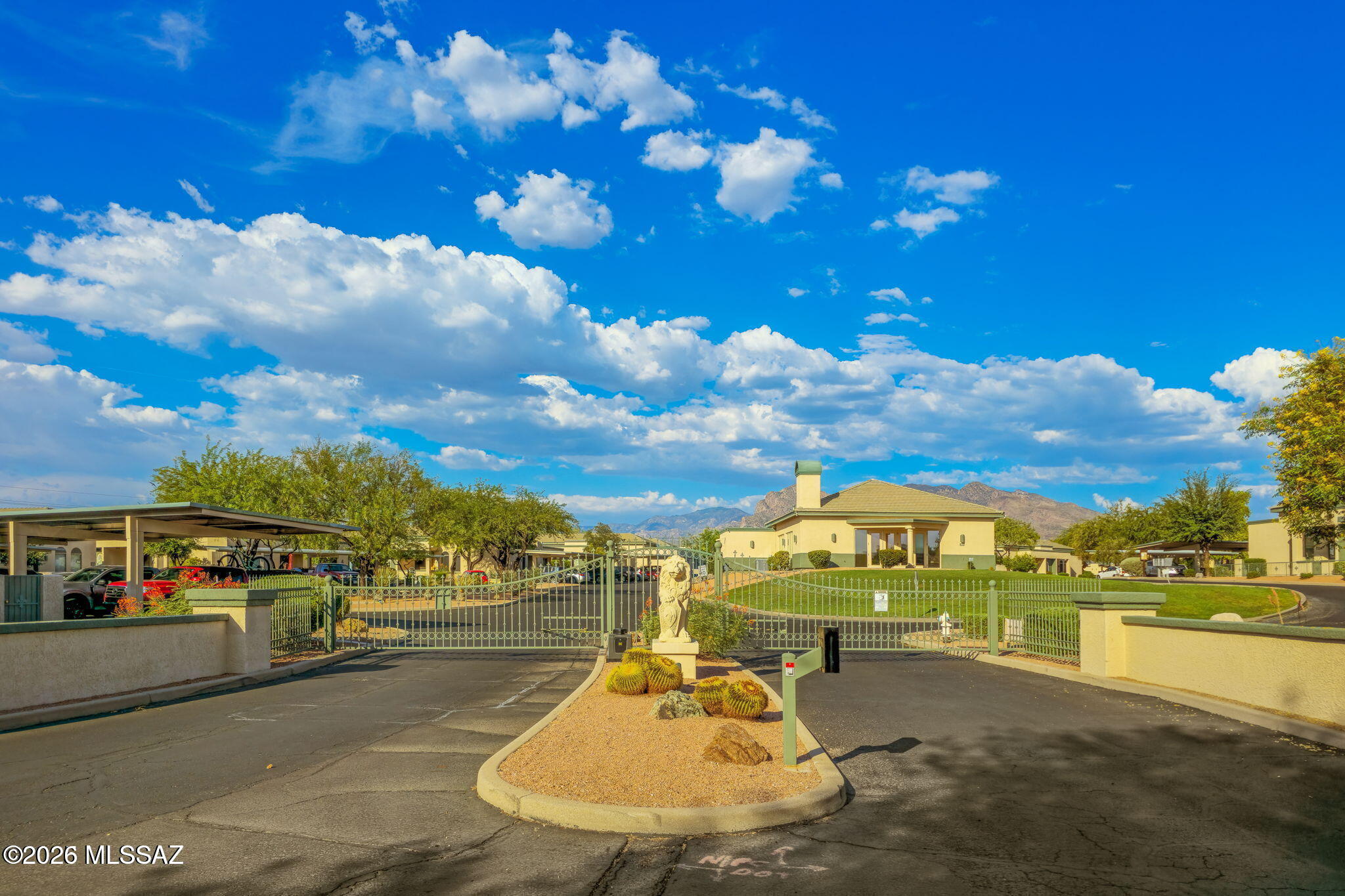 Beautiful 2bdr/2ba split bedroom floorplan in gated 55+ community w/sparkling pool, spa and recreation center. Spacious greatroom w/high ceilings and natural light, open kitchen area w/pantry and lots of counter space. Eat-in kitchen nook overlooks back patio. Relax on your front gated courtyard patio