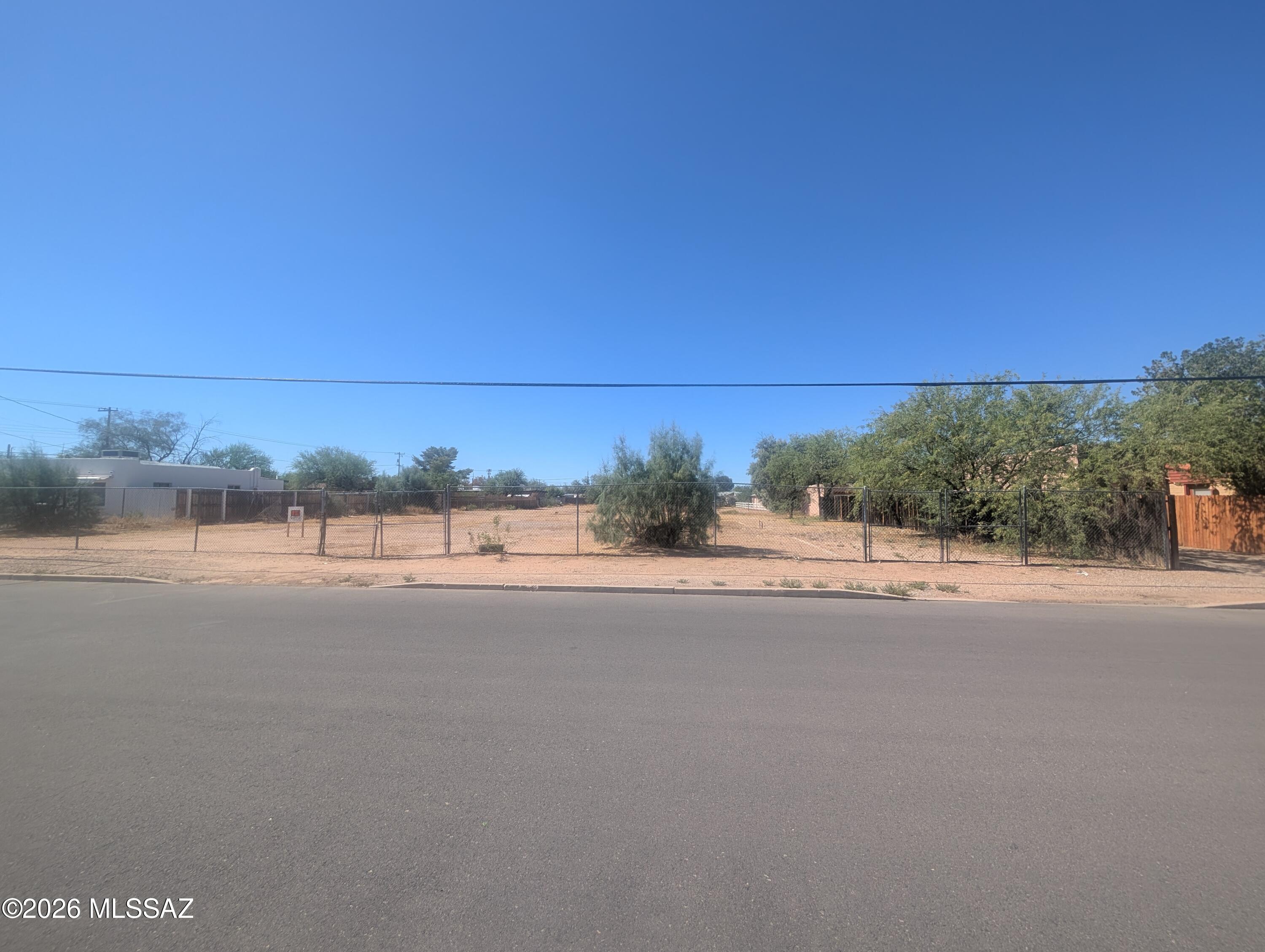 Excellent development opportunity on 0.81± acres in Tucson. Zoned R-3 Residential, permitting residential/multi-family/commercial use. Utilities available at street: water, sewer, electric, gas. Located in District 10, AMPHITHEATER UNIFIED SCHOOL DISTRICT . Ideal for builders or investors seeking a ready-to-develop parcel in an established area. Buyer to verify all zoning, utility availability, and development requirements with City Planning & Zoning.