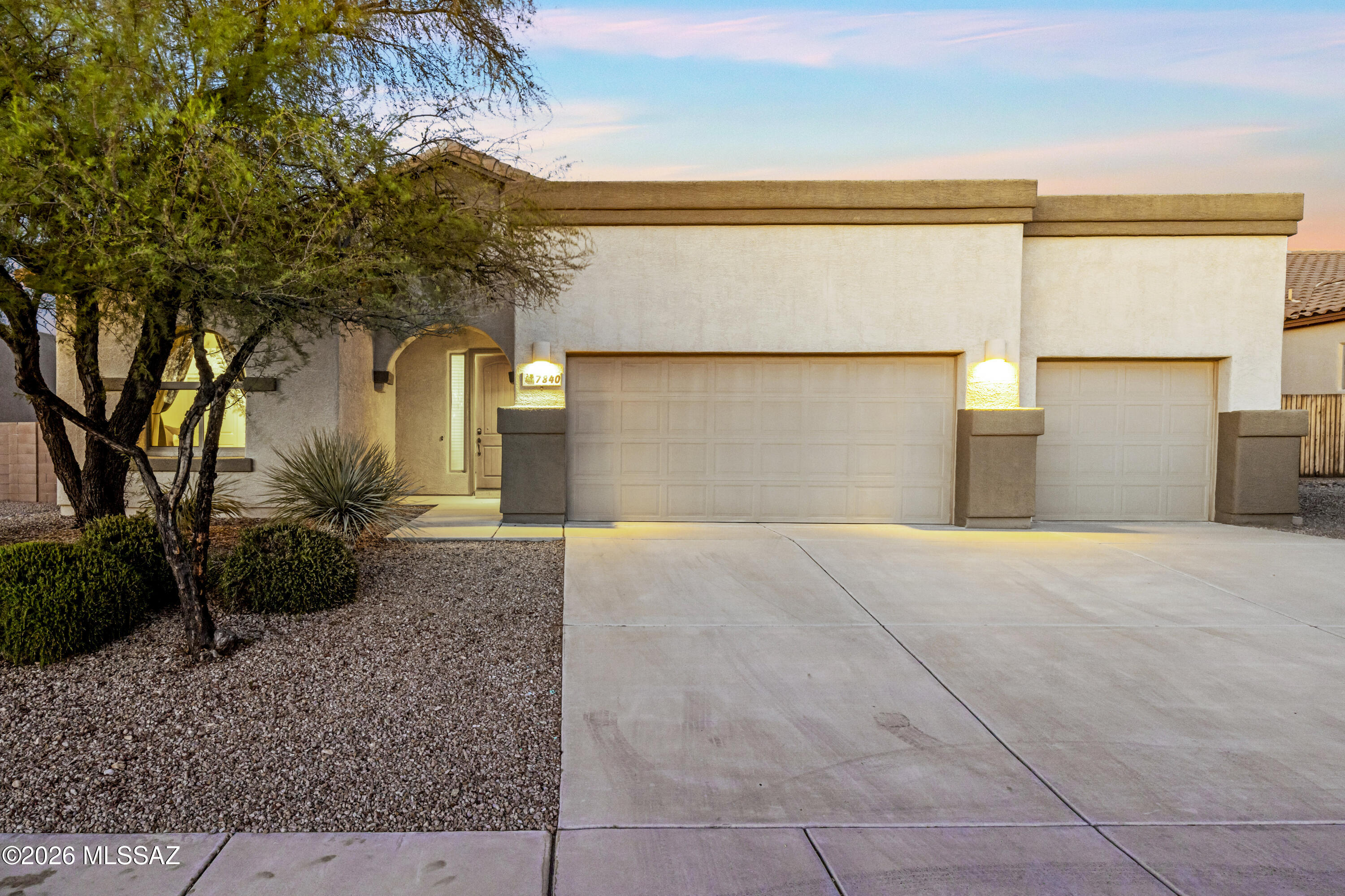 Continental Reserve Blk. 16B (1-86) - Residential