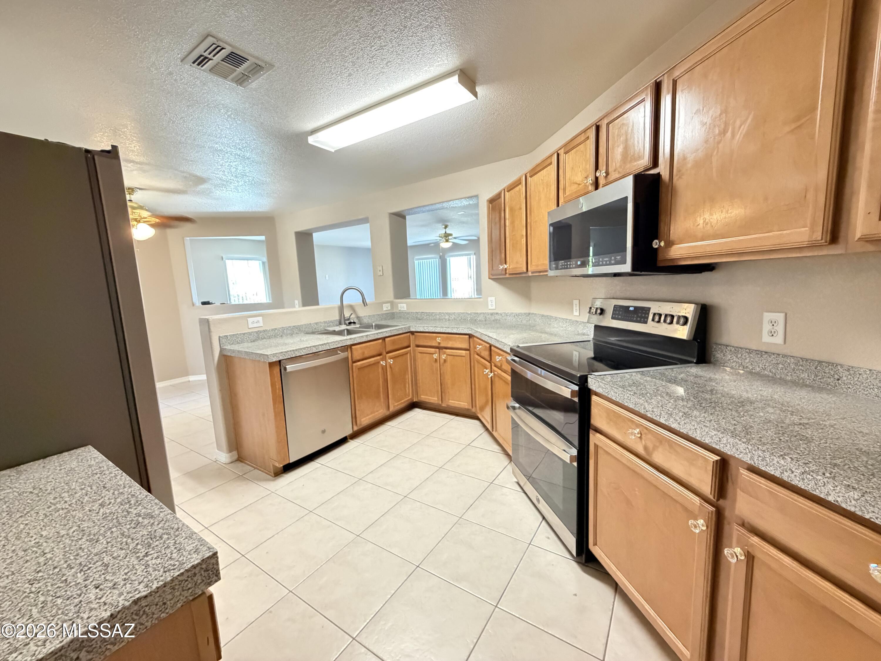 Pantano Ridge (1-123) - Residential Lease