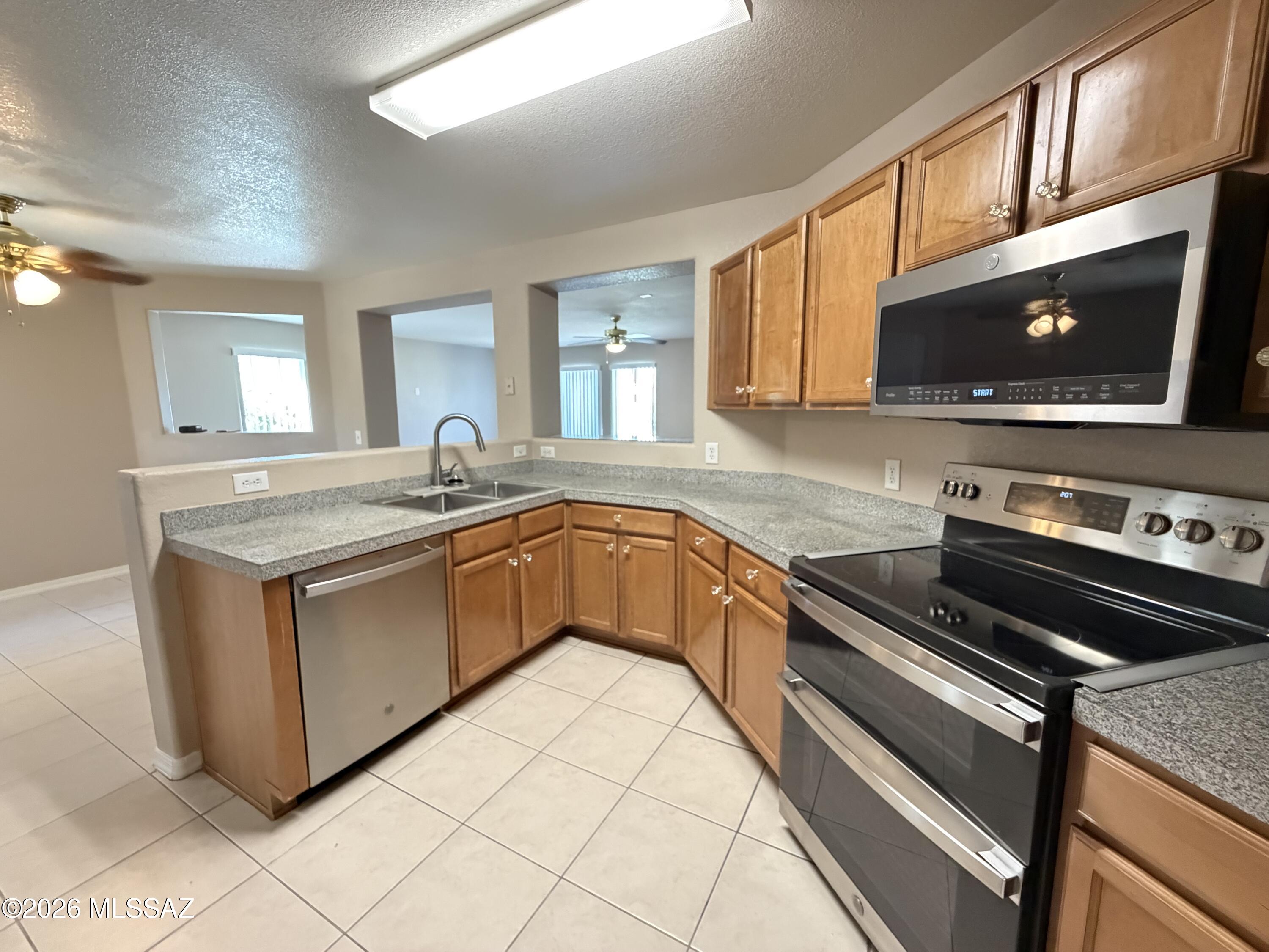 Pantano Ridge (1-123) - Residential Lease