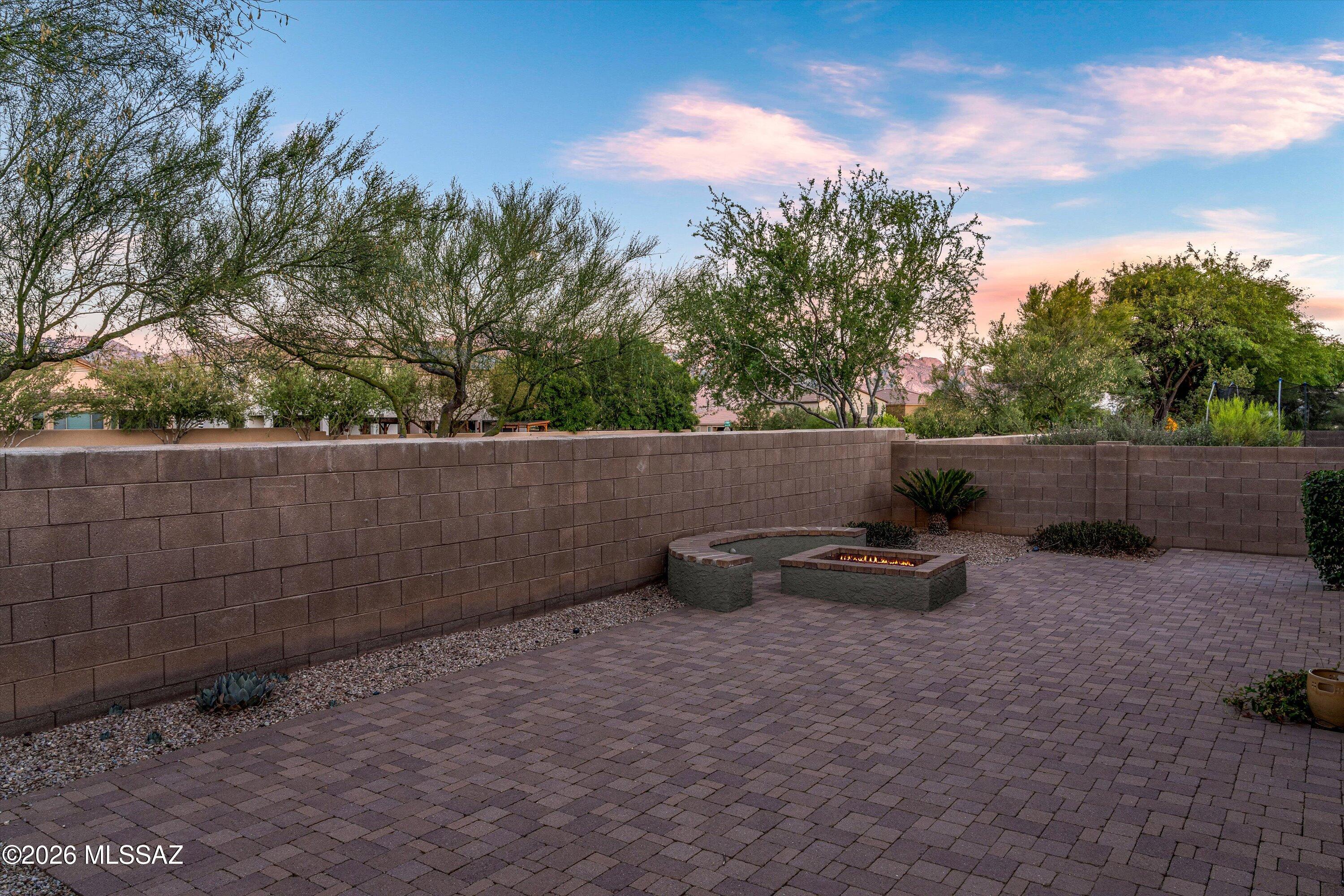 Rancho Vistoso NGHB 10 PCLS S,U & V - Residential