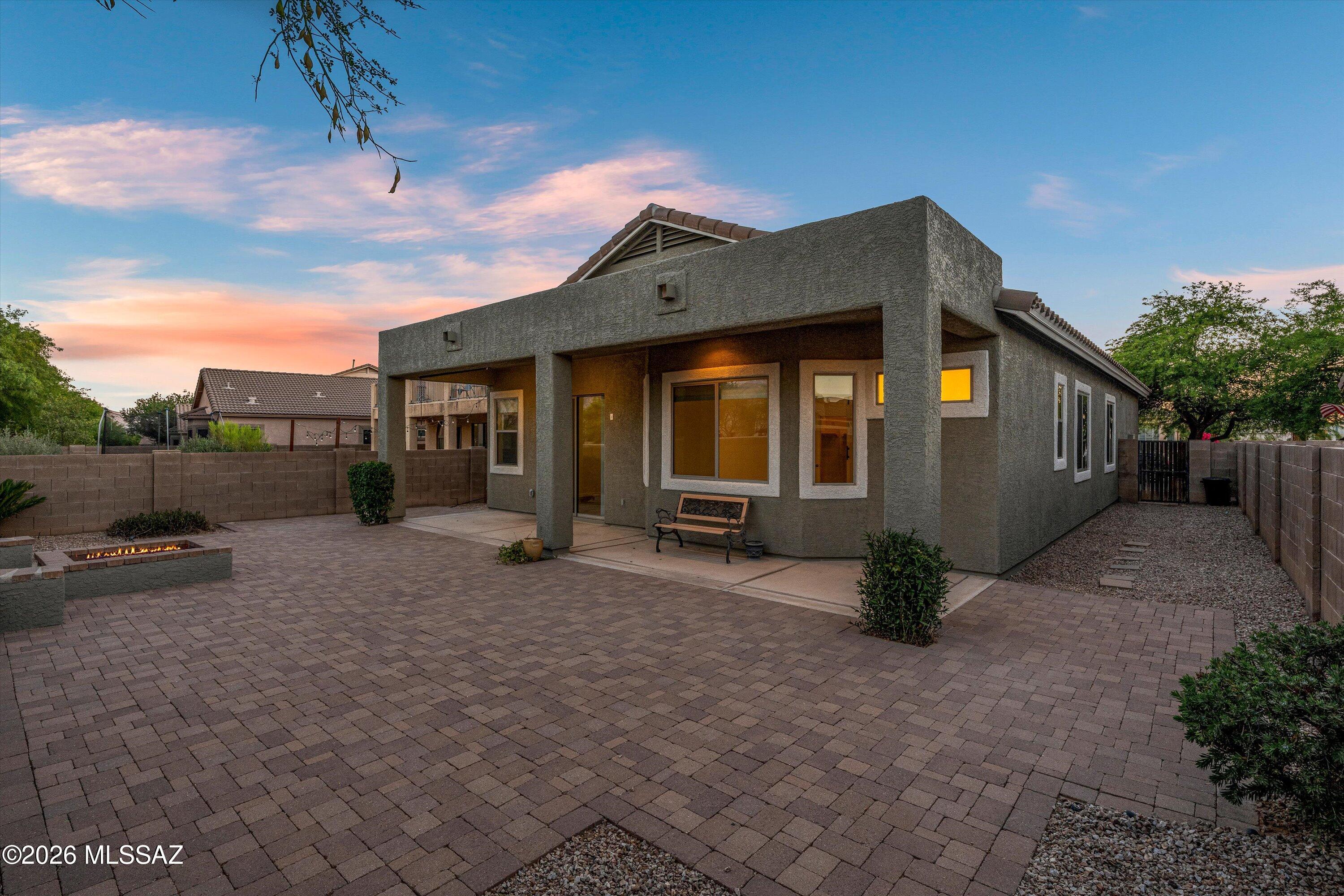 Rancho Vistoso NGHB 10 PCLS S,U & V - Residential