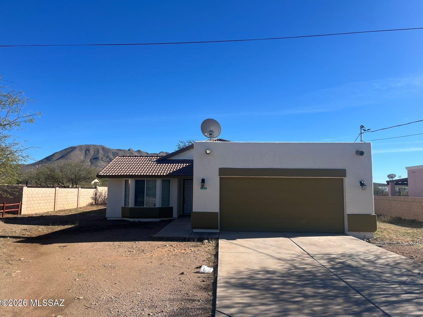 Beautiful residence in northeast of Rio Rico.
Comfortable, Efficient, and refined living.
Located in the desirable northeast area of Rio Rico.  (Calle Josefina) This charming, home offers the perfect location for comfort, Efficiency, and refined taste.