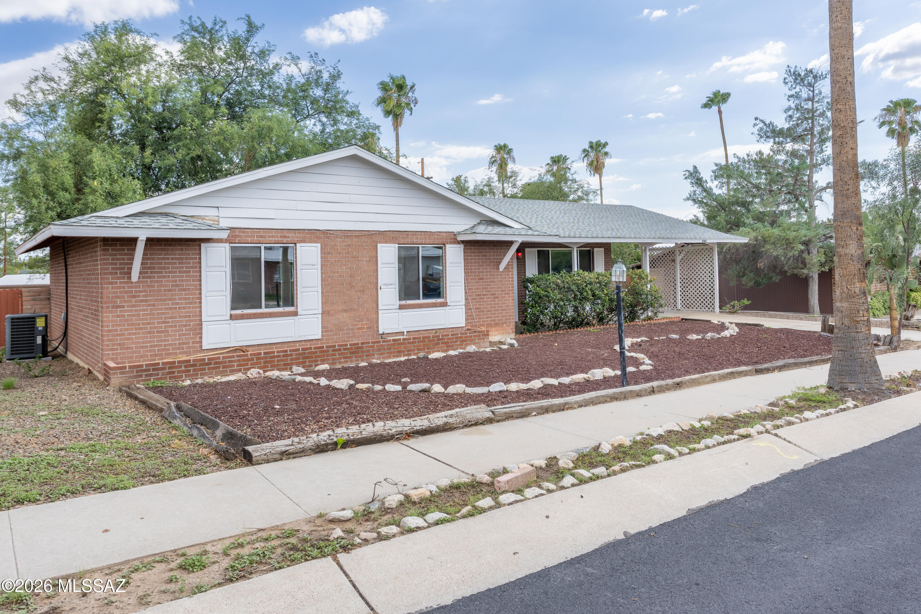 Great opportunity on Tucson's east side!
This Rolling Hills neighborhood 3BD/2BA is ideal for a first time home buyer, investor, flip, or a perfect rental!
Kitchen has lots of cabinetry with new smart combo wall oven and ss appliances,
Large living room, Tile throughout home, updated main bathroom, large covered back patio with flagstone and large backyard with mature landscaping.
Has new a/c condensor fan motor/control and reconditioned evap coil, new hot water heater, newer interior/exterior paint and new main water line.
This affordable home is in a convenient location and within walking distance to park and golf course.
Don't miss this opportunity!