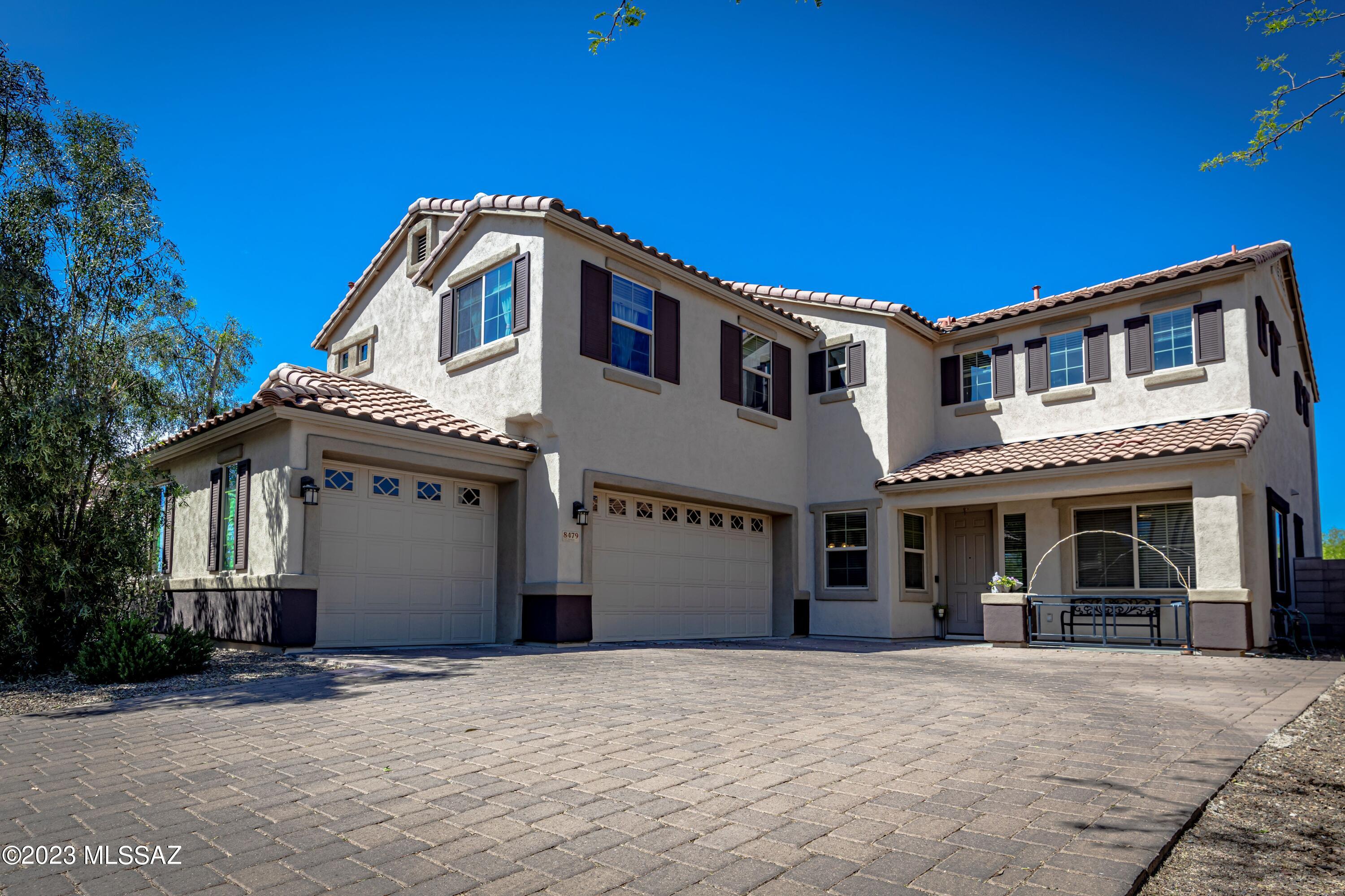 Amazing home nestled in the highly desirable Tucson National gated golf course community. This home has an incredible 4 bedrooms + downstairs den with 2.5 baths. Kitchen boast granite counters, S.S. oven, and an abundance of cabinet space. You'll enjoy spending time in the back yard which includes concrete pavers, fruit trees and premium artificial turf. Unwind, relax, and take in the views of the Catalina Mountains. An easy walk/cart/bike ride to the Omni Tucson National resort. Conveniently located near popular shopping centers, restaurants, and premium outlet mall! Basis School, Orovalley is just 8 miles away. Come see this home, you wont be disappointed!
Buying option is avaiable too.
