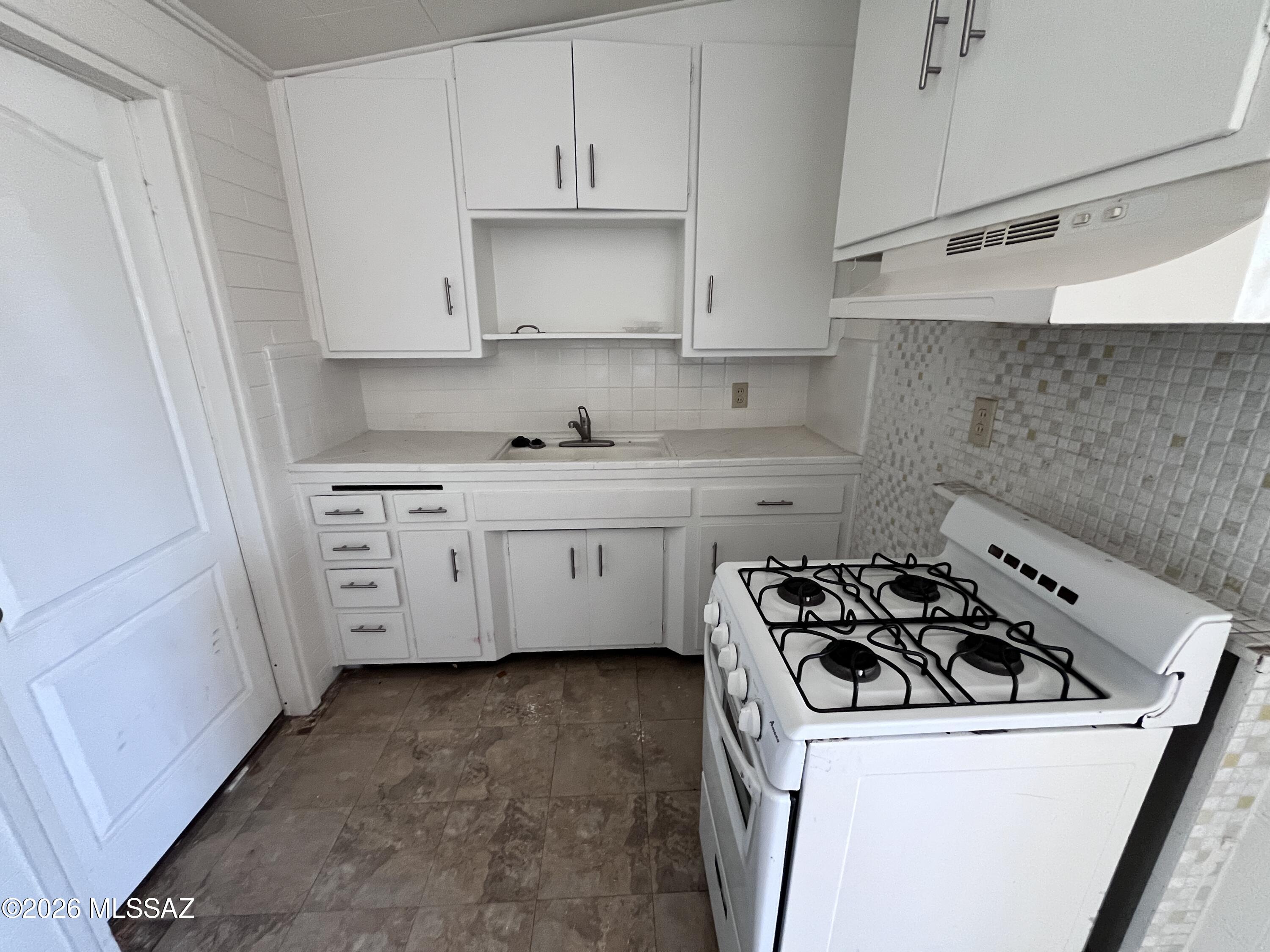 1 Bedroom/ 1 bathroom townhome- Features include: Single story unit, evap cooler, no carpet, fenced yard, washer/dryer hookups, refrigerator and gas range.

Community features include: Close proximity to transportation, shopping and I-10.

Minimum 1 Year Lease
Tenant pays electric, gas and flat monthly WST charge
No Smoking inside unit
Parking space next to unit
Pets Negotiable

Contact for more available units!