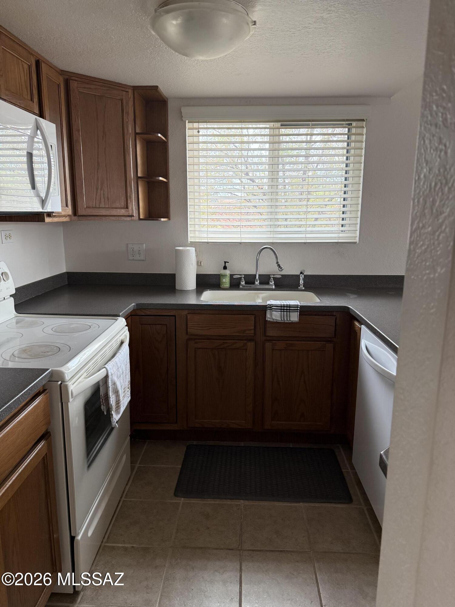 Ventana Vista Condominiums - Residential
