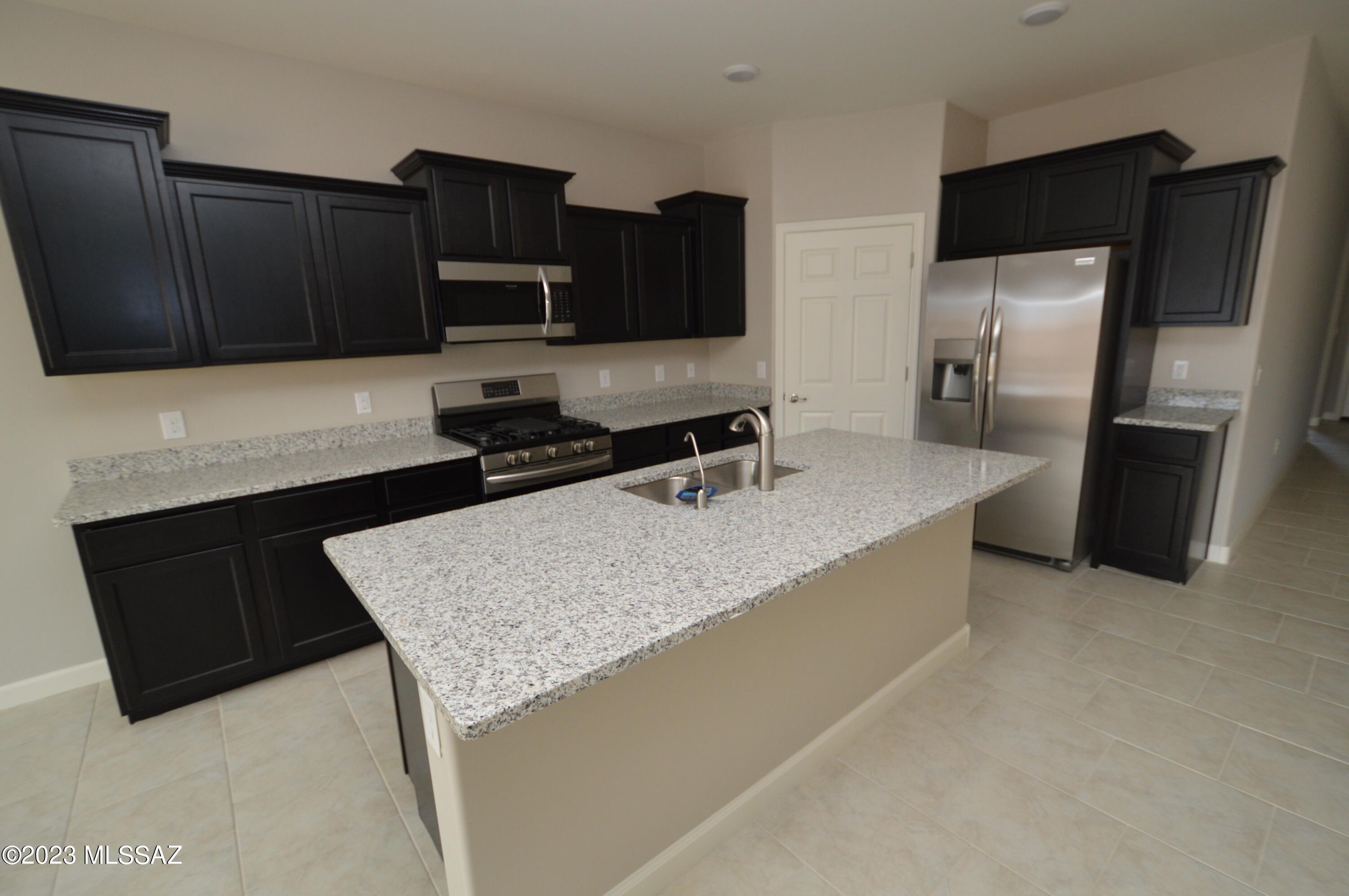 Vista Del Lago Norte SQ20140780198 - Residential Lease