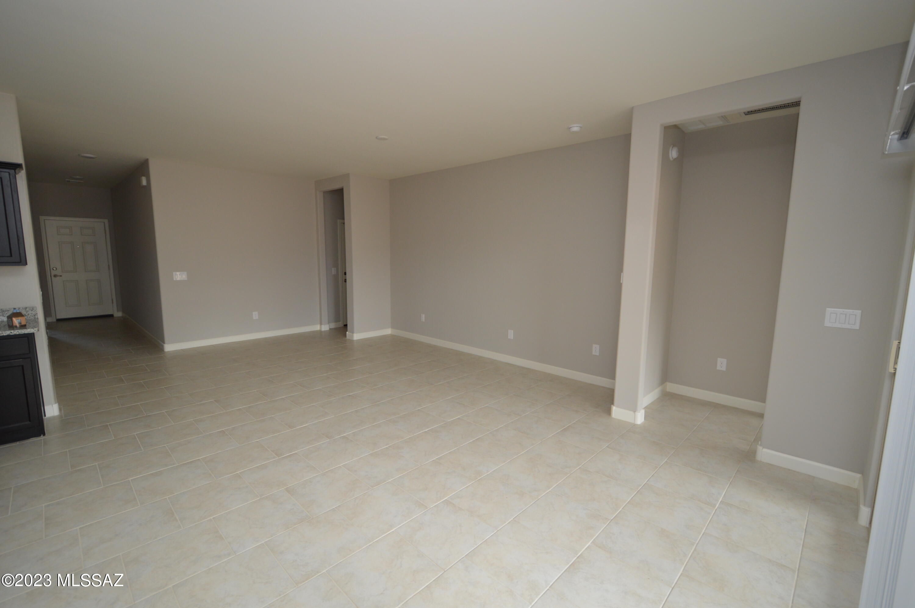 Vista Del Lago Norte SQ20140780198 - Residential Lease
