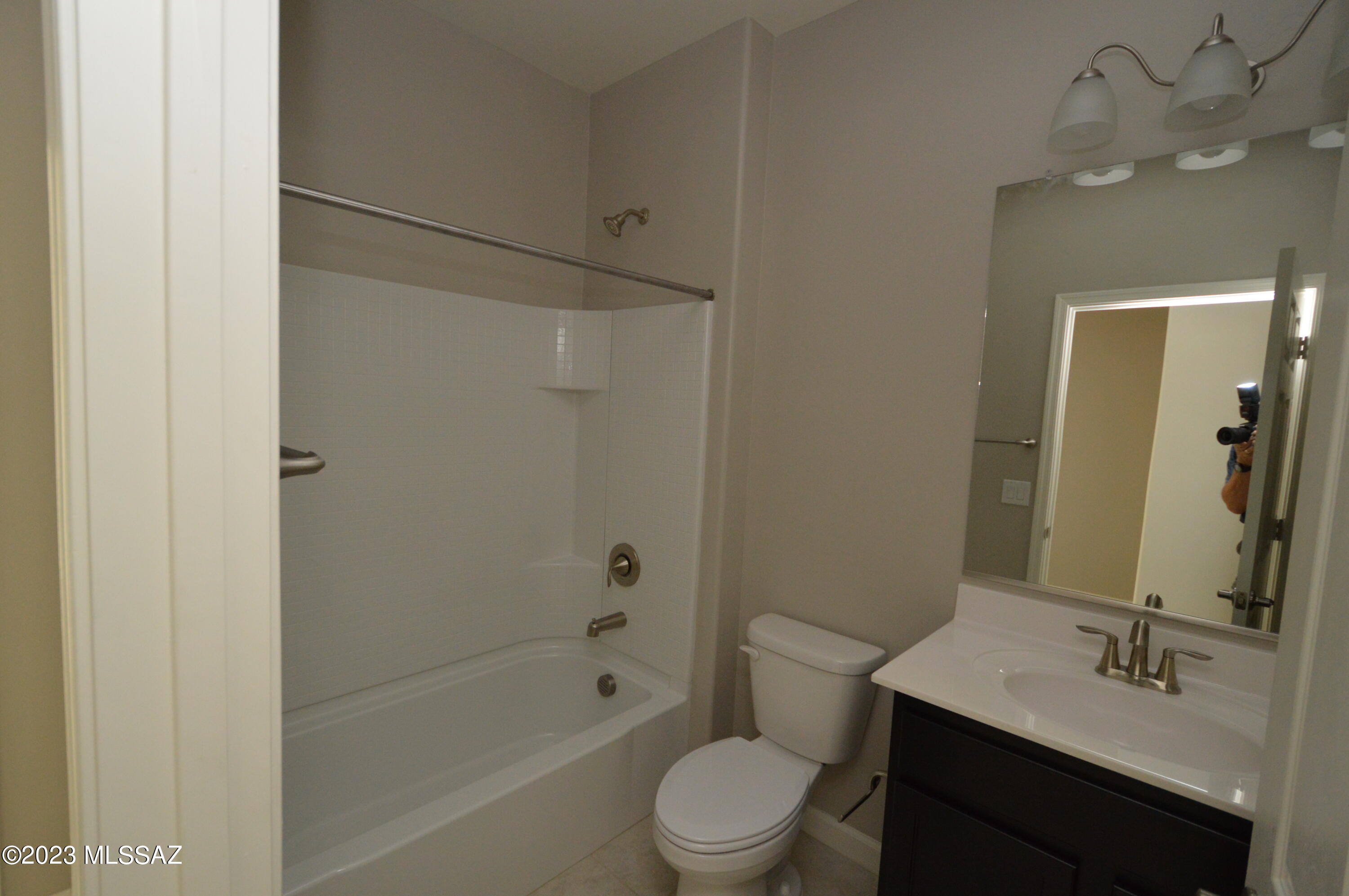 Vista Del Lago Norte SQ20140780198 - Residential Lease