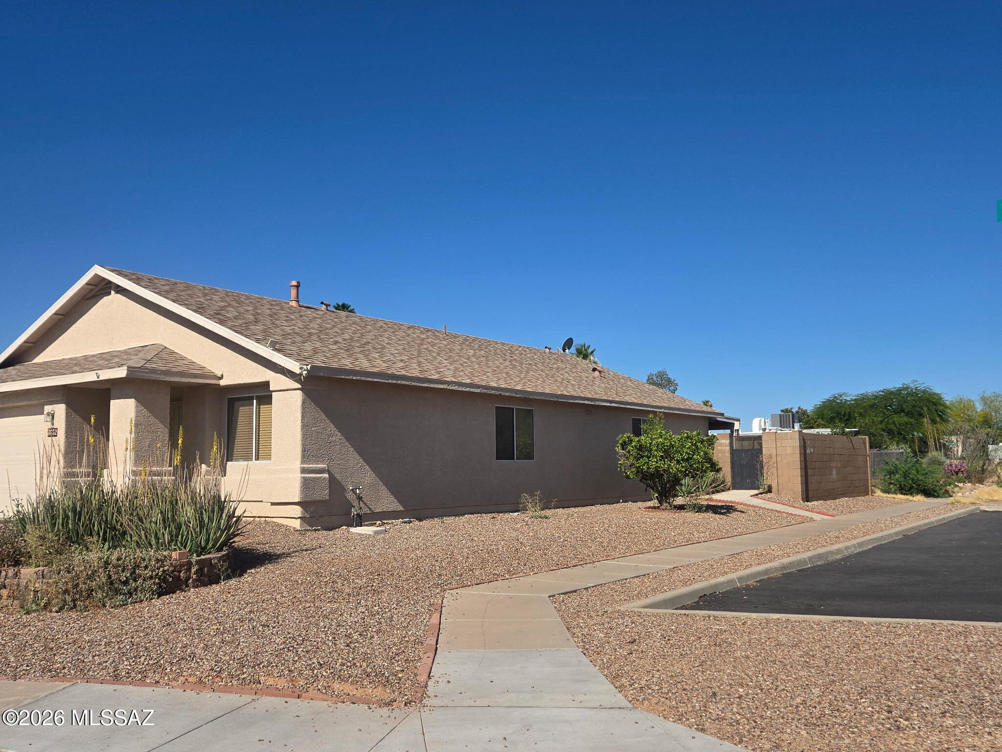 Wonderful home with a great location two minutes from the Wilmot gate to Davis Monthan AFB. Large remodeled kitchen and primary shower modified to accommodate wheelchair access. Professionally landscaped backyard with beehive fireplace.  City park a short walk away.