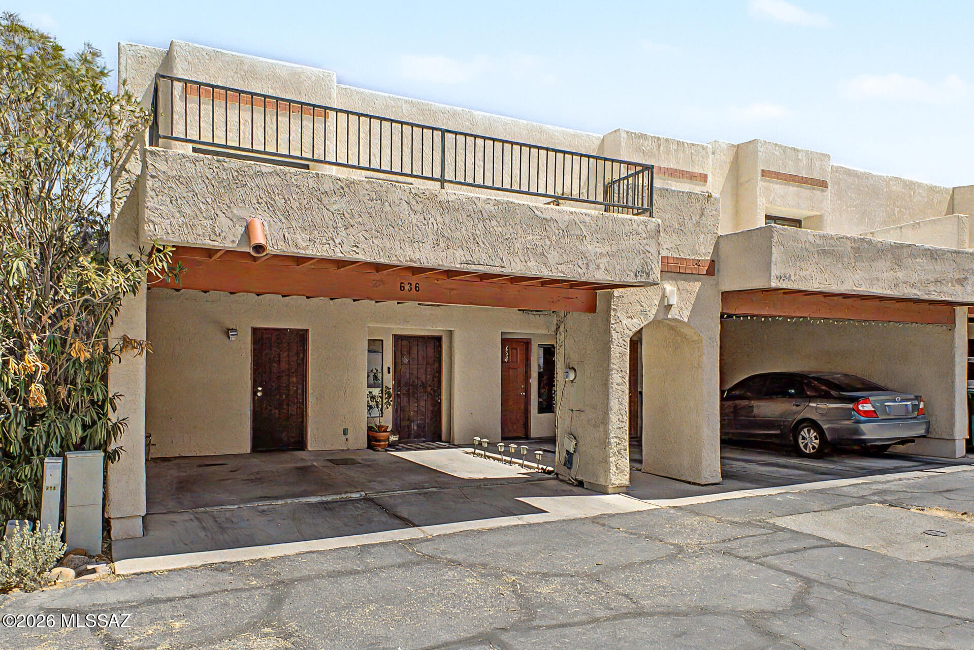 Las Lomitas Townhouses - Residential