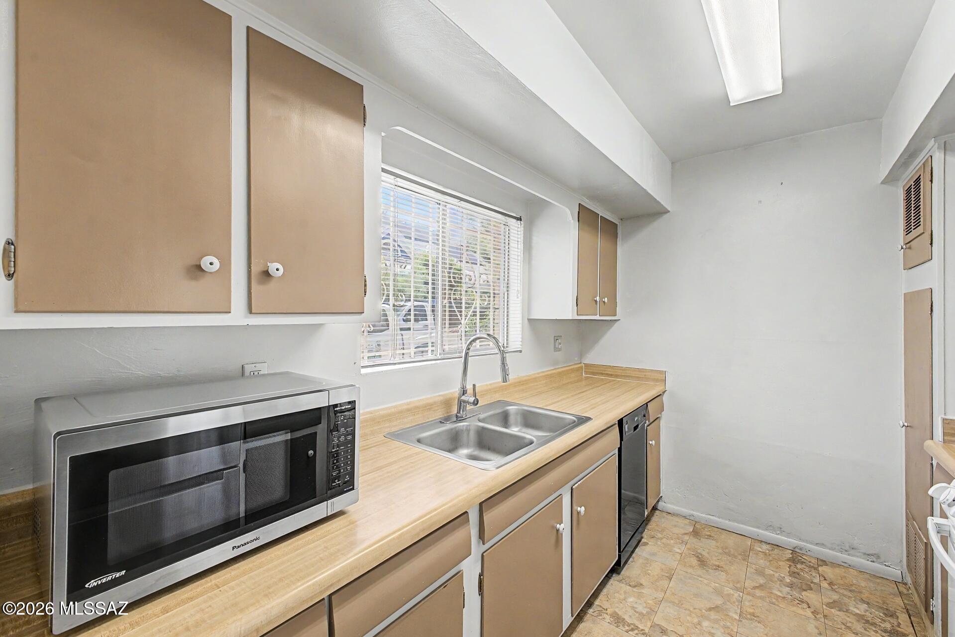 Amherst Club Condos (1-20) - Residential