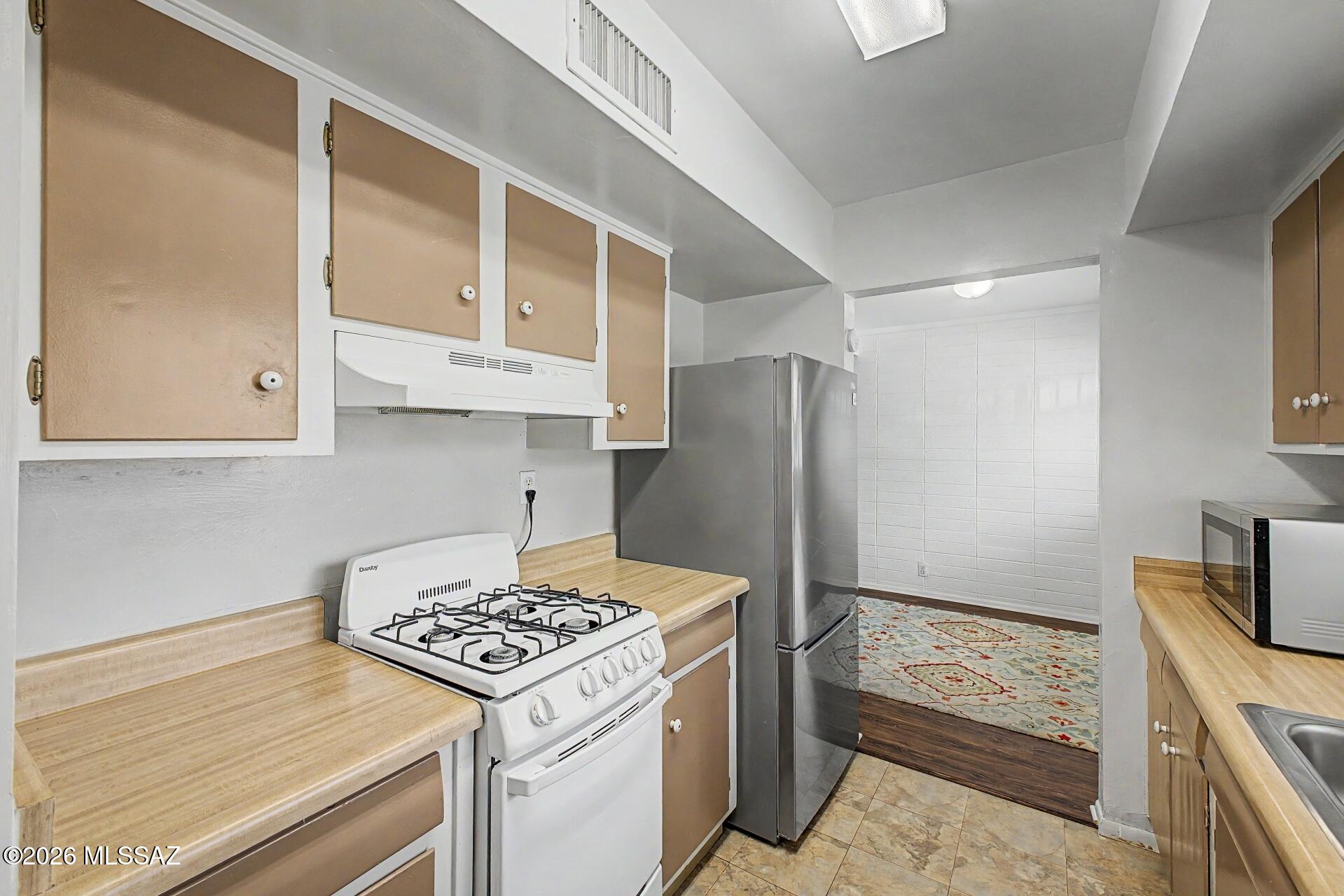 Amherst Club Condos (1-20) - Residential