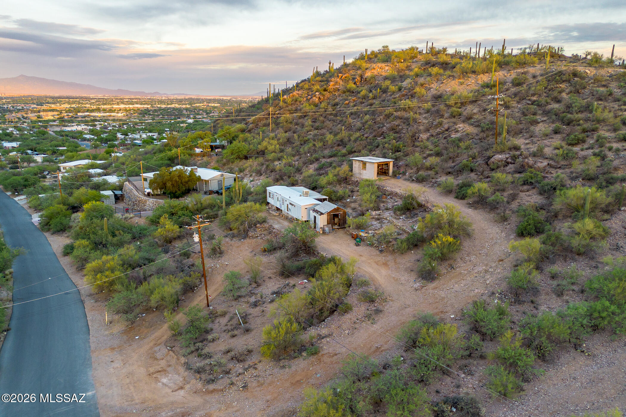Lomas Saenz (1-24) - Land