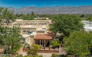 Welcome to Coronado Ridge the Eastside's most popular meticulously kept neighborhoods.
Rarely available this lovely single story home rests nicely on a private end unit  premium lot. Open & airy with an abundance of natural light. The resort like common area has heated pool, wading pool, spa, clubhouse ( great for your special events)  & walking trail. Brand new carpet, custom cabinets in kitchen and bath . Hurry you won't find another like this at this price!
HOA fee covers exterior maintenance, roof, roof repair, front landscape, trash service. Ideal for full time residents & lock & leave winter get a ways! Short walk to the pool & close to shopping, restaurants, coffee house, ice cream shop, UPS, movie theatre, banks & lots more!