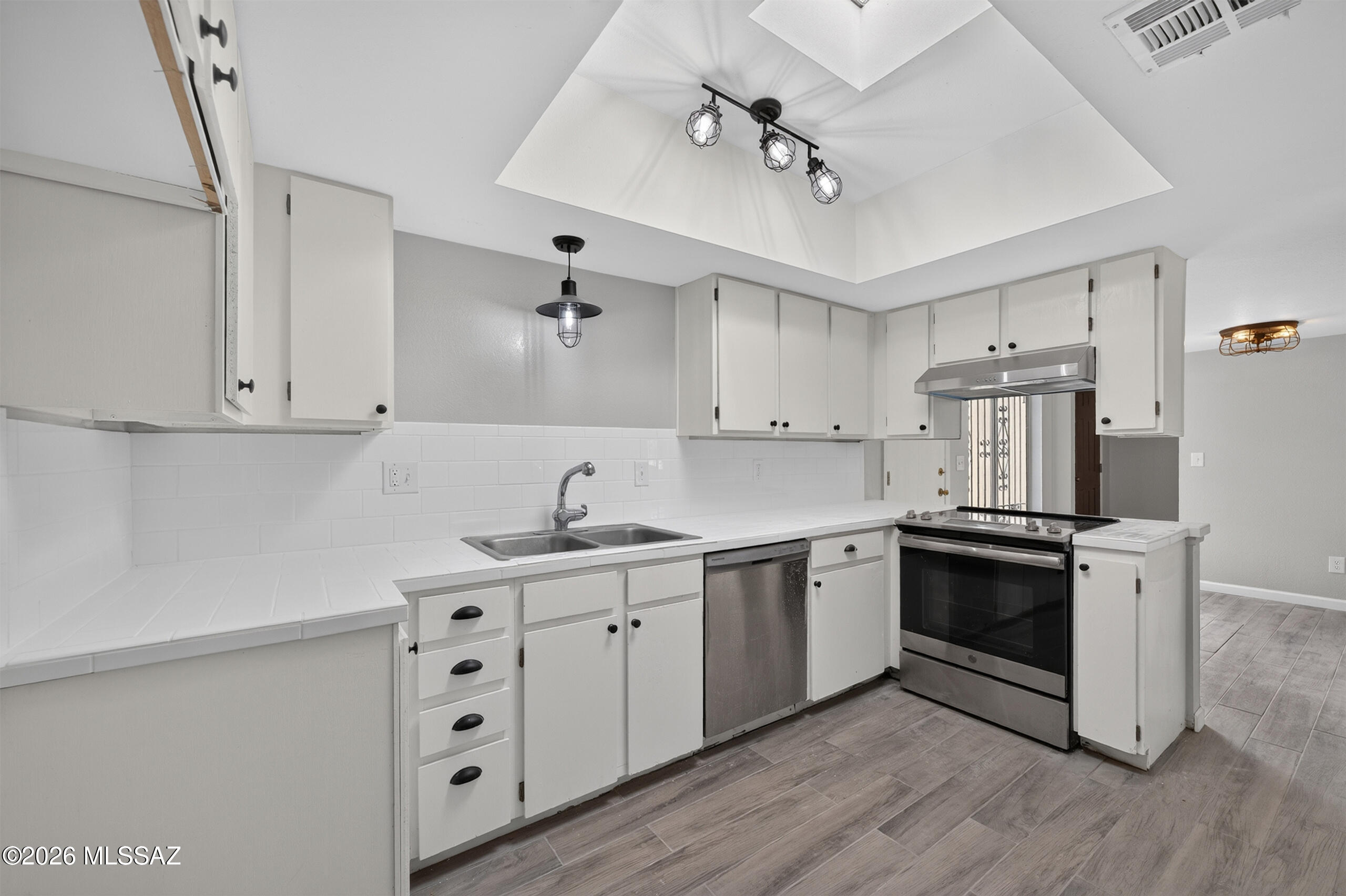 Pantano Townhomes (1-118) - Residential